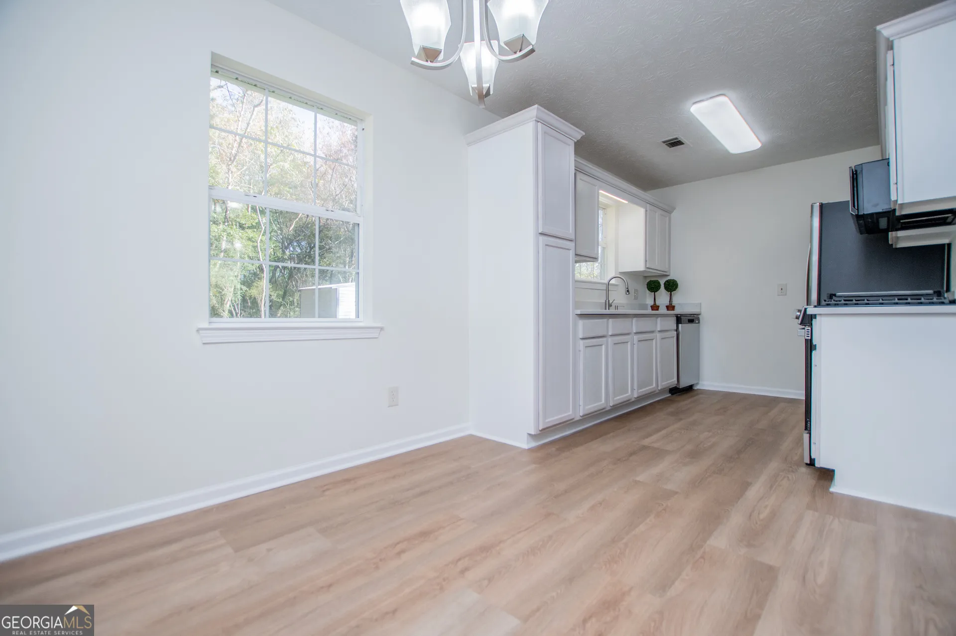 406 Harmon Ave — photo 16 of 64