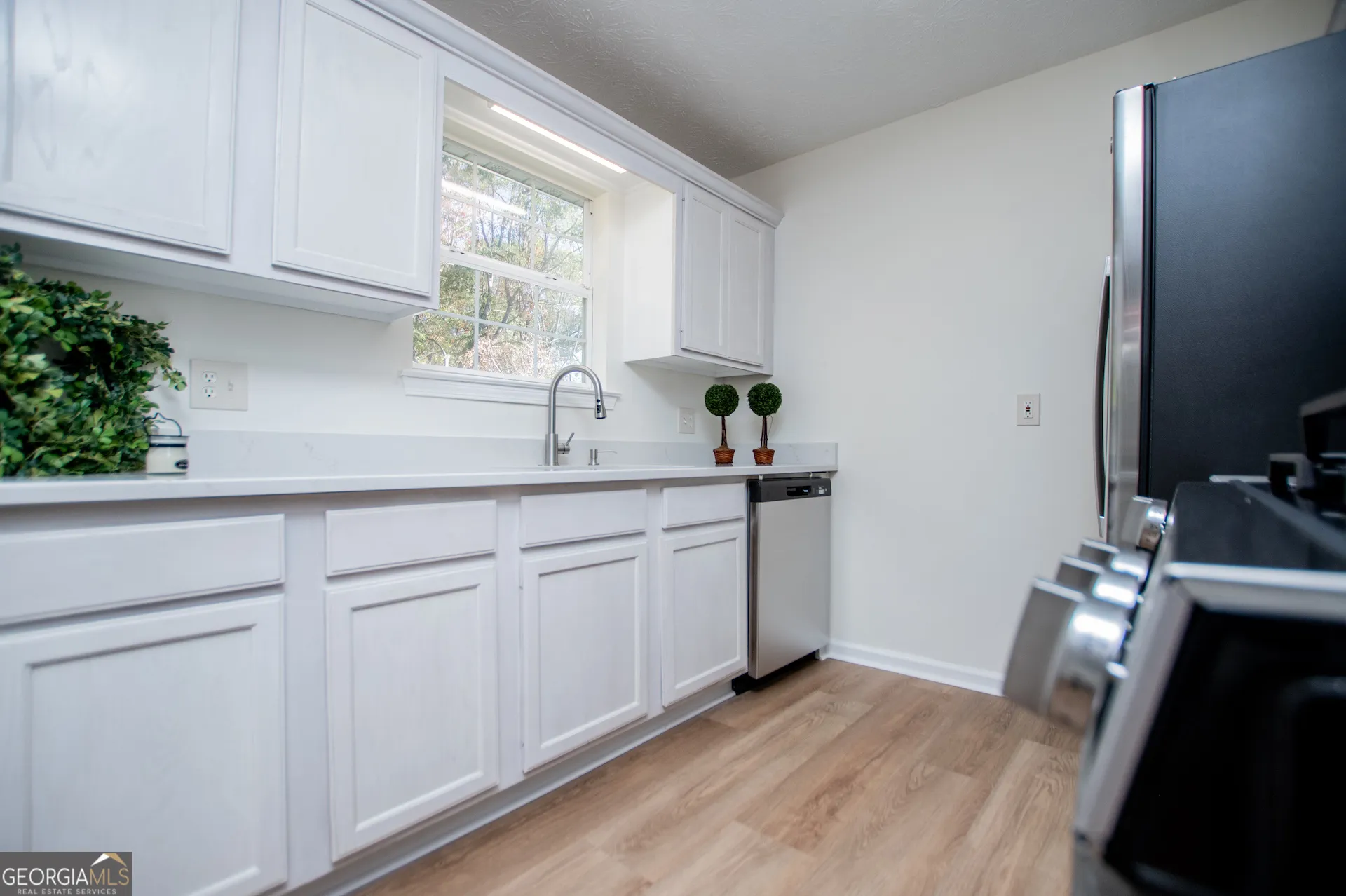 406 Harmon Ave — photo 9 of 64
