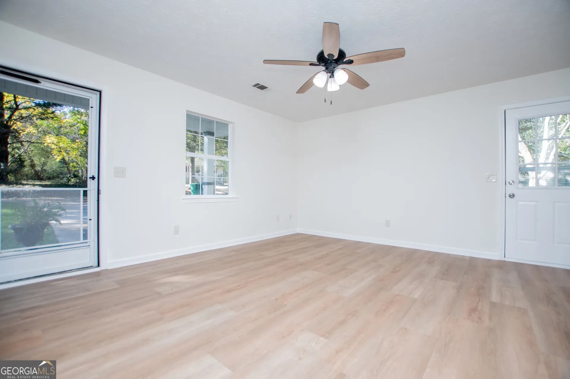 406 Harmon Ave — photo 4 of 64