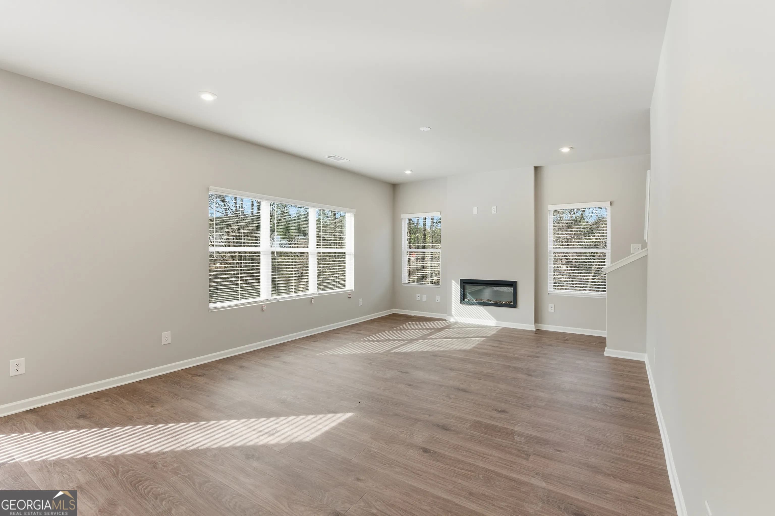 3121 Reserve Vly — photo 3 of 26