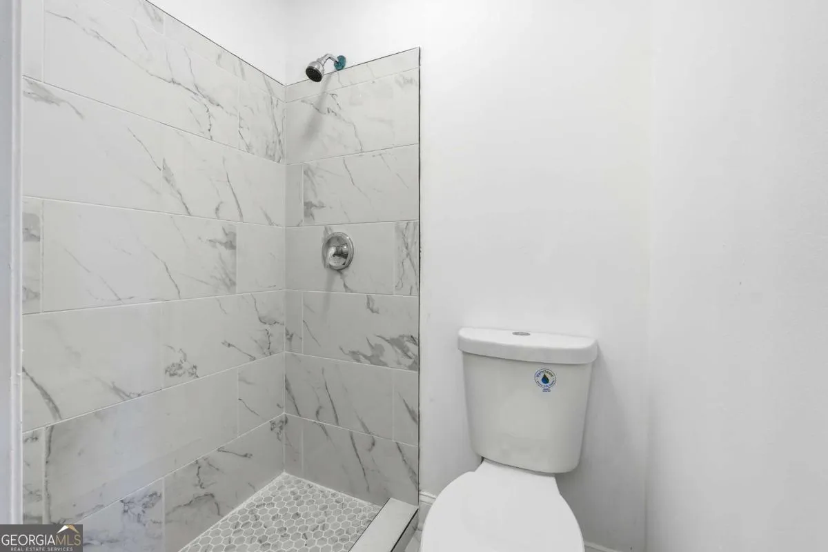 6917 Laurelwood Dr — photo 7 of 25