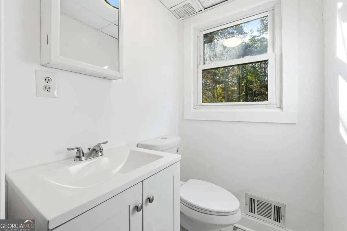 6917 Laurelwood Dr — photo 11 of 25