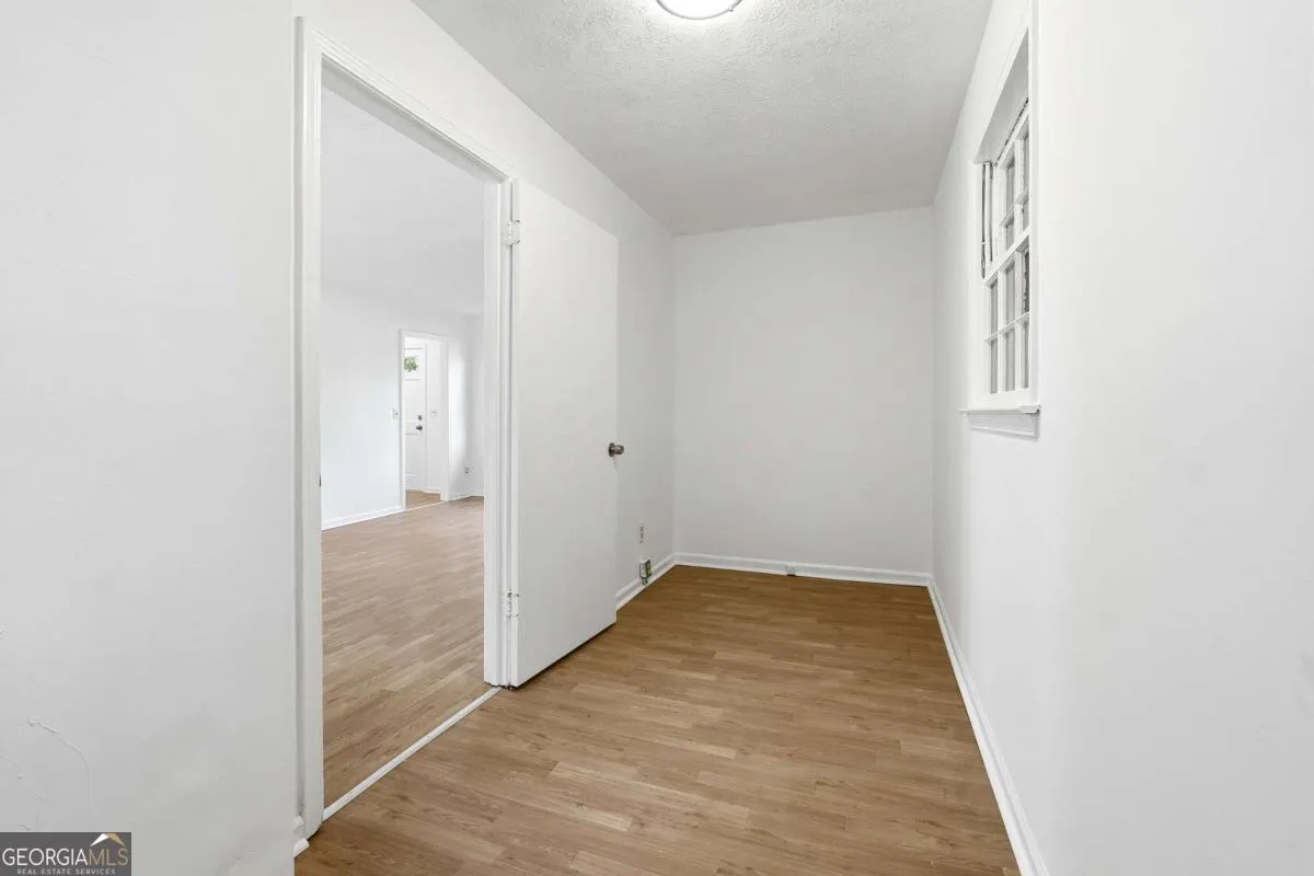 6917 Laurelwood Dr — photo 15 of 25