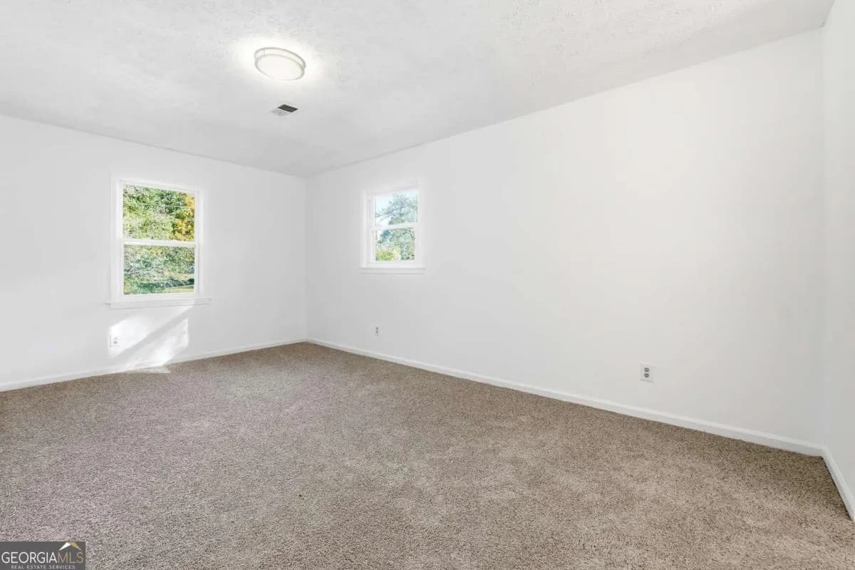 6917 Laurelwood Dr — photo 4 of 25