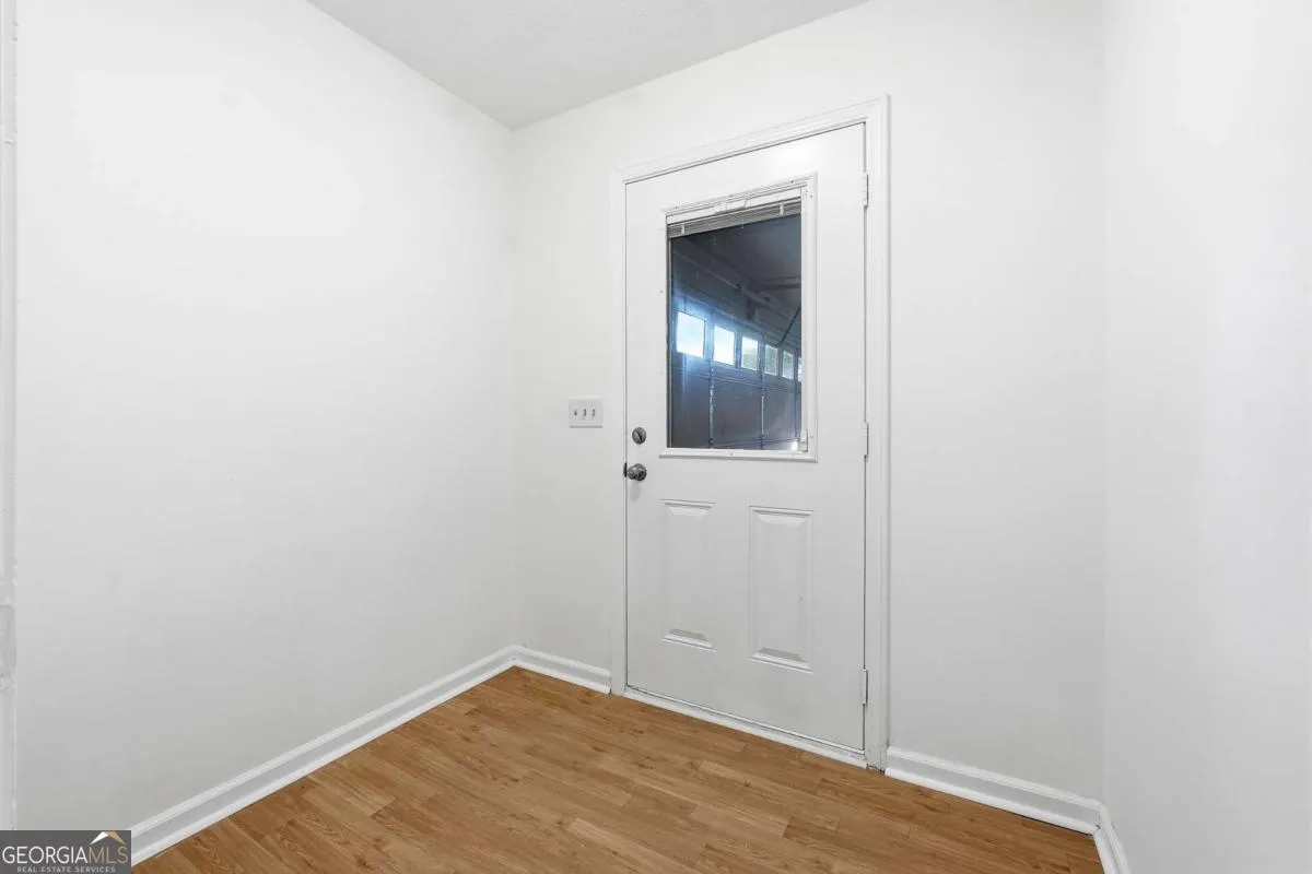 6917 Laurelwood Dr — photo 10 of 25