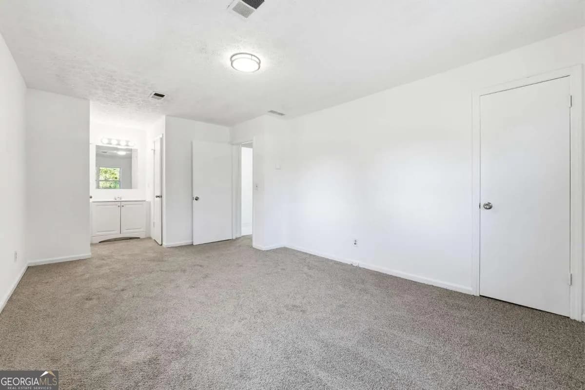 6917 Laurelwood Dr — photo 5 of 25