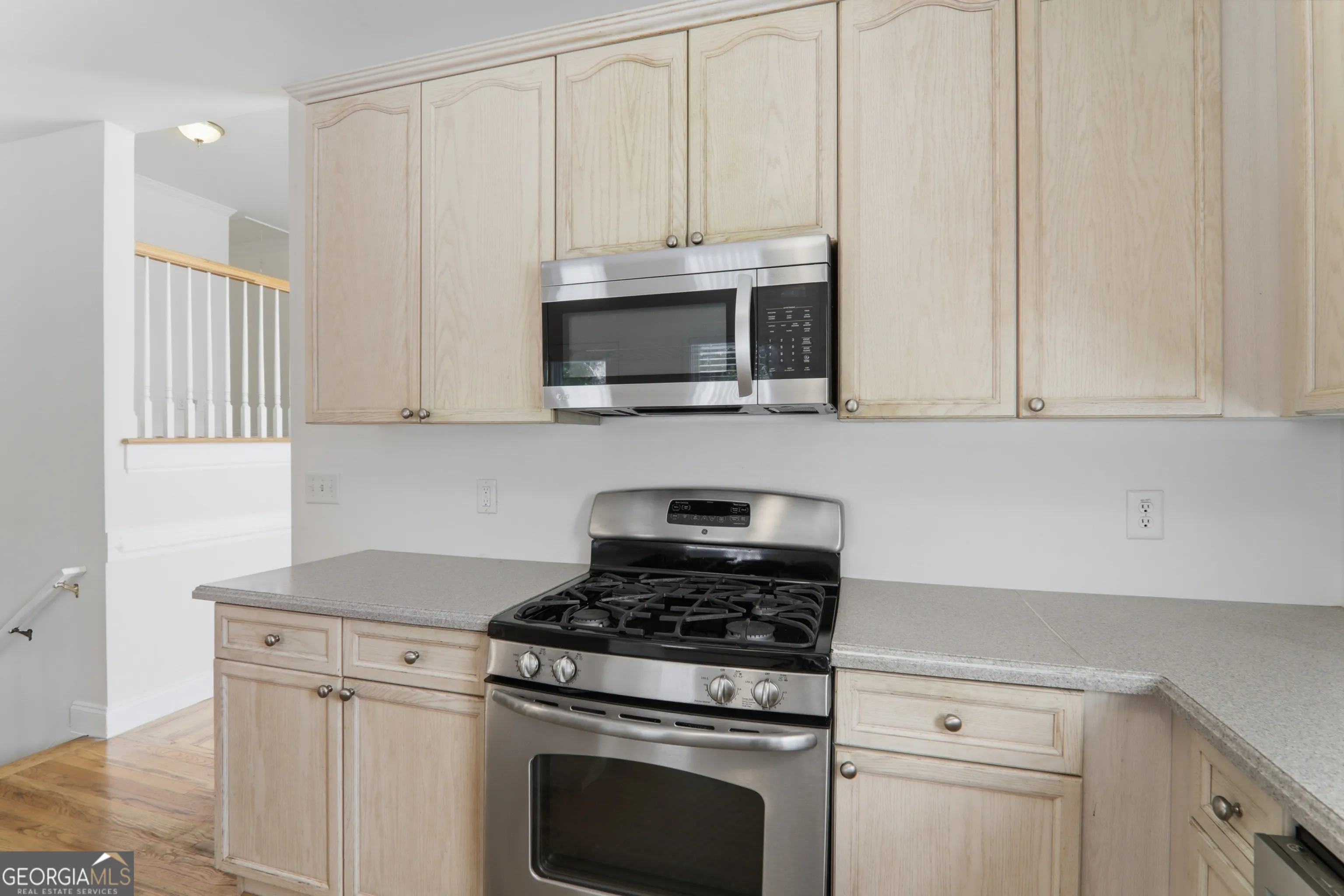 2320 Washington Dr — photo 11 of 46