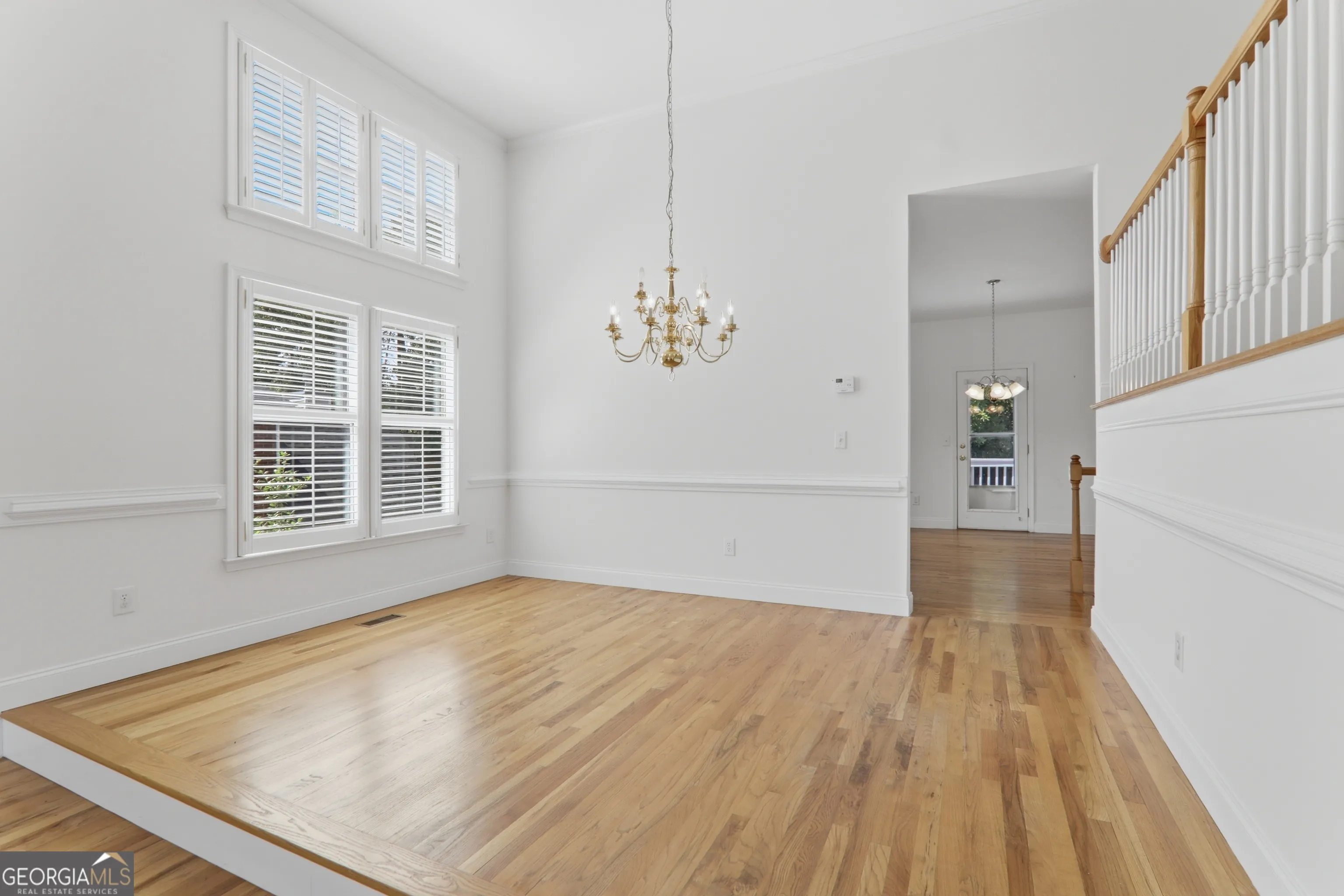 2320 Washington Dr — photo 5 of 46