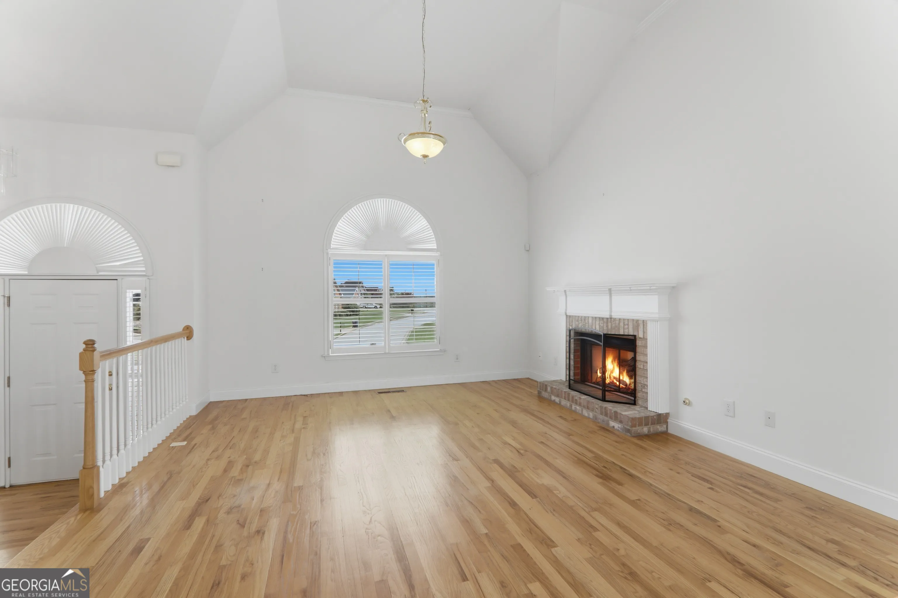 2320 Washington Dr — photo 4 of 46
