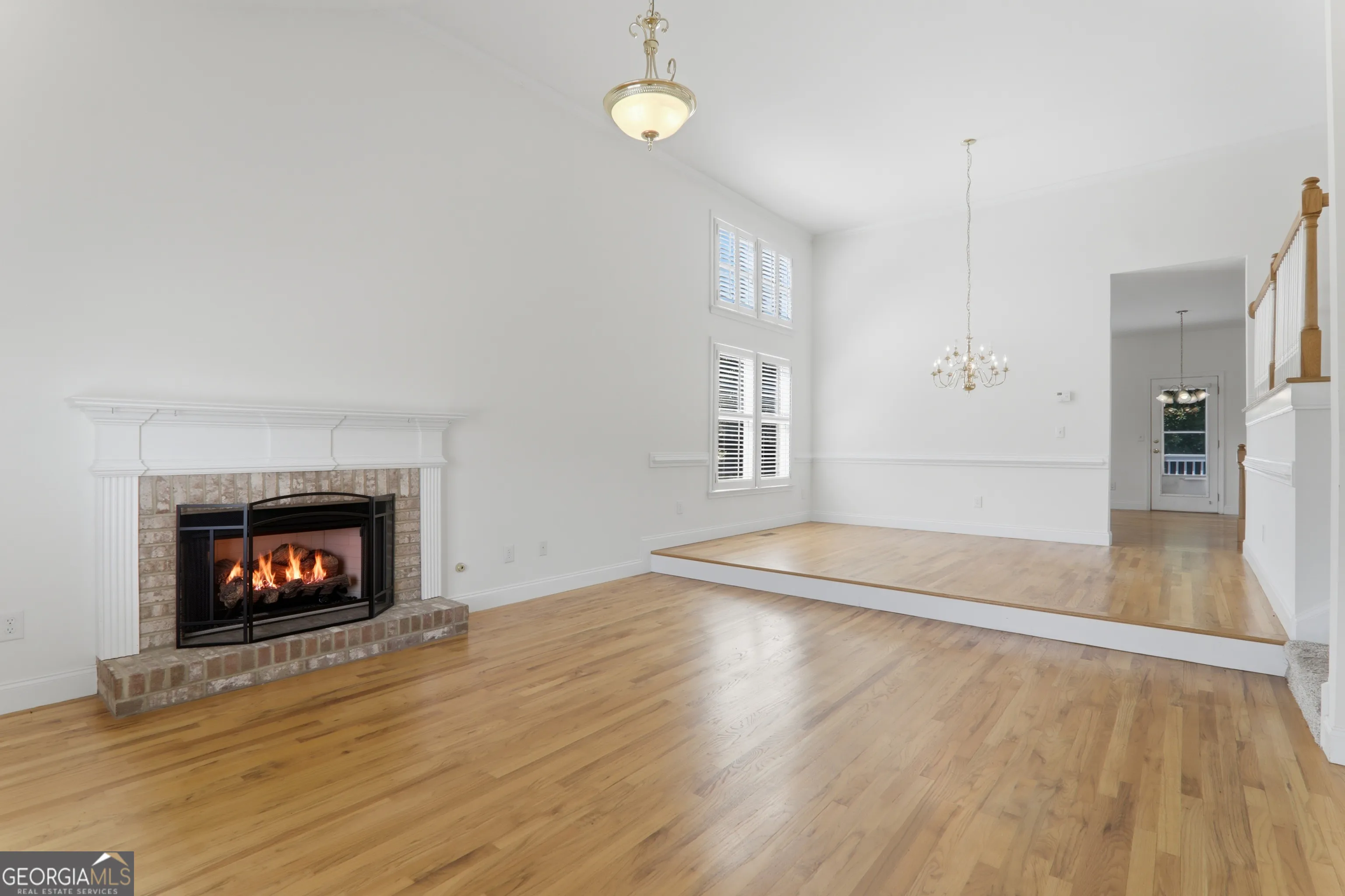 2320 Washington Dr — photo 3 of 46
