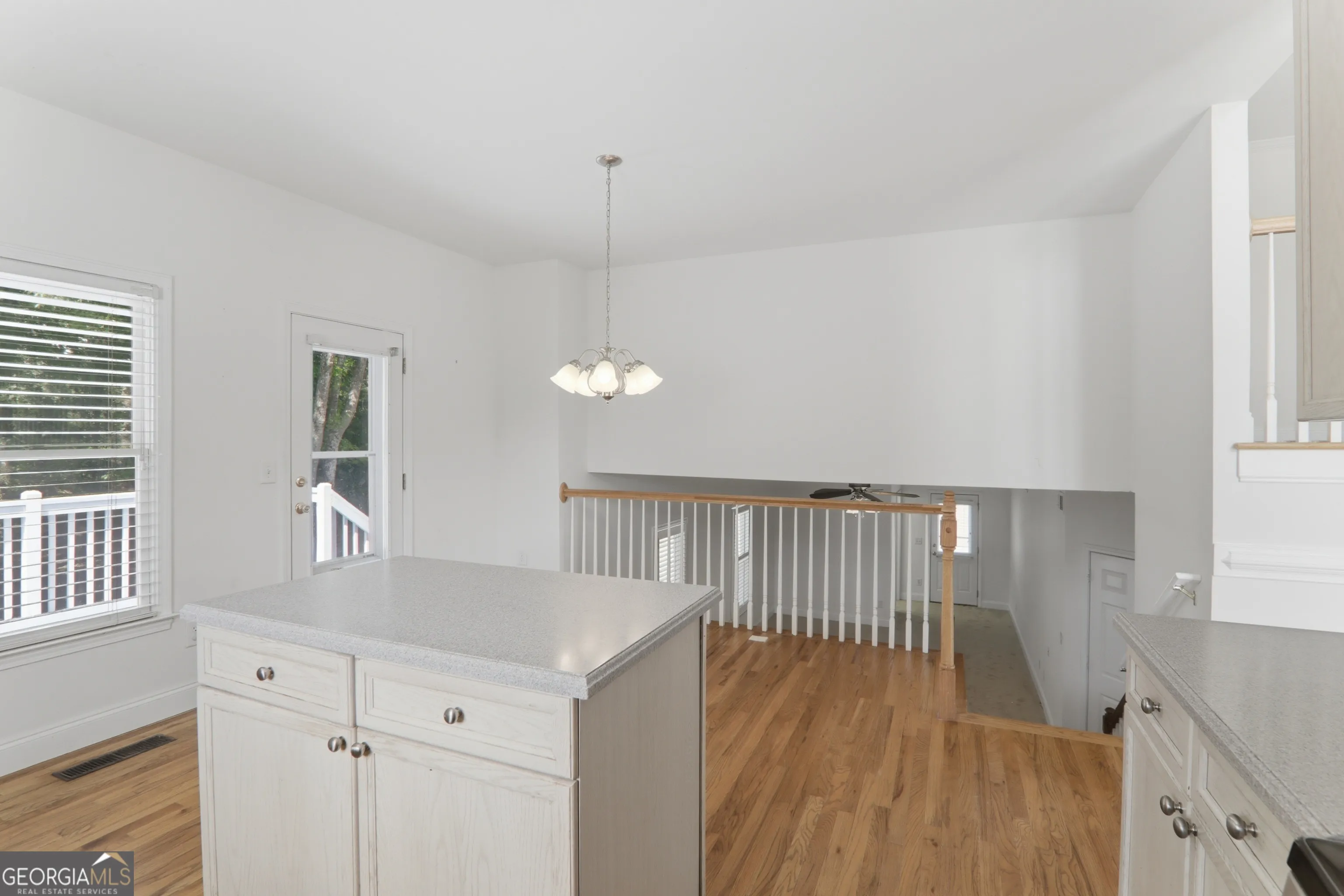 2320 Washington Dr — photo 9 of 46