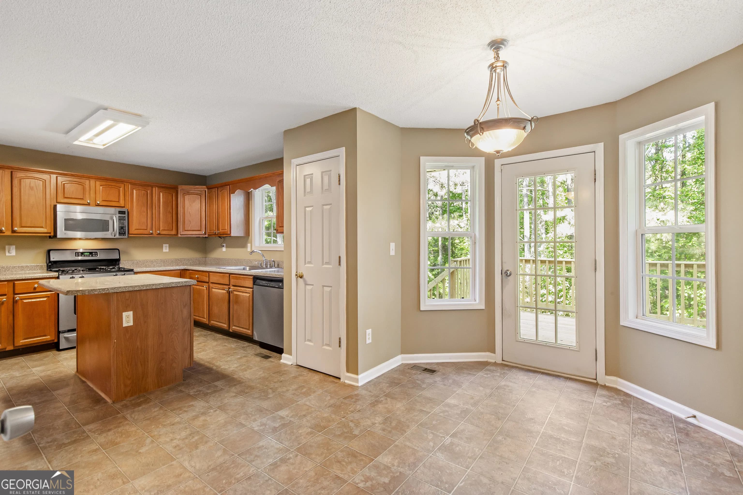 178 Hunters Mill Dr — photo 3 of 39