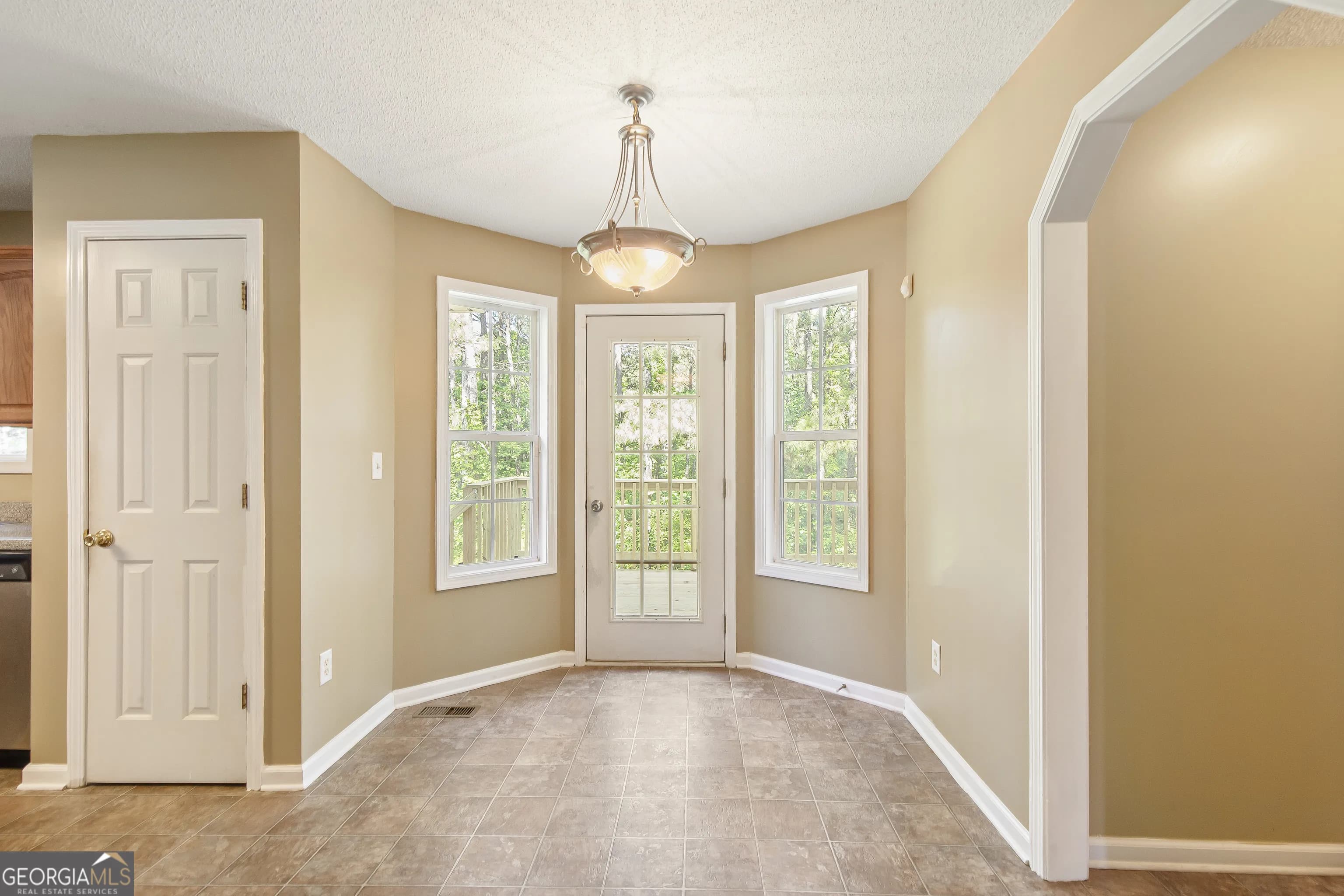 178 Hunters Mill Dr — photo 4 of 39