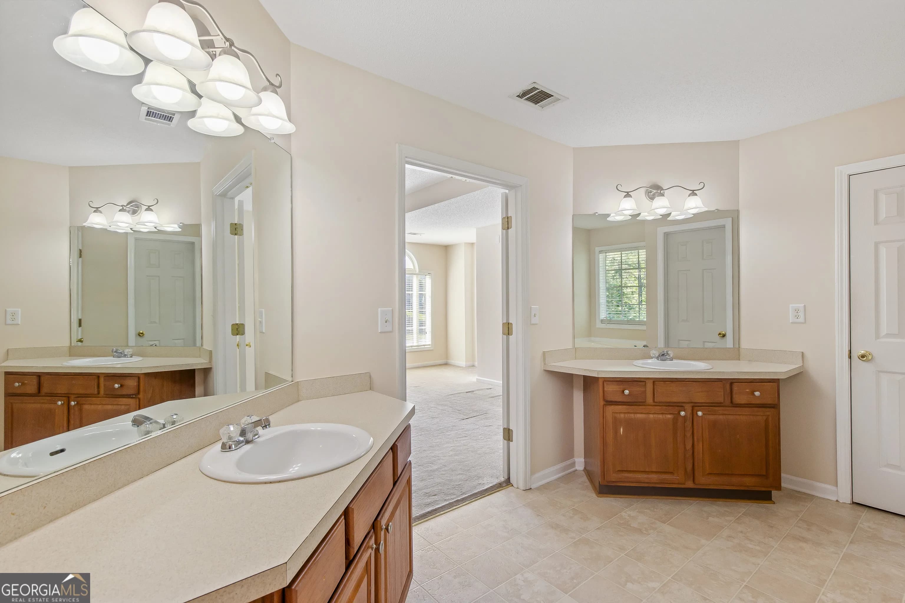 178 Hunters Mill Dr — photo 10 of 39