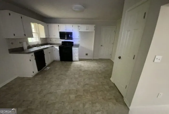 142 Tyler Ln — photo 7 of 12