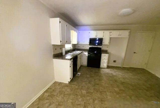 142 Tyler Ln — photo 8 of 12