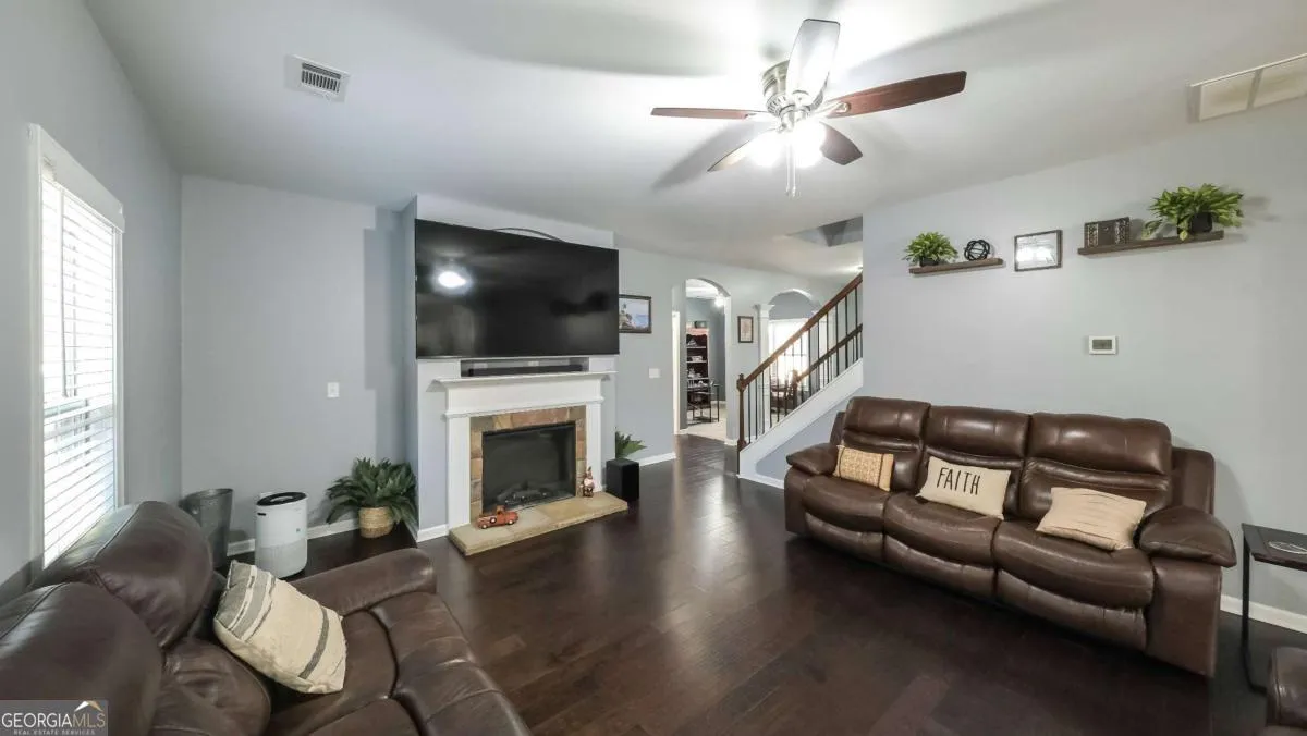 219 Candlewood Dr — photo 4 of 54