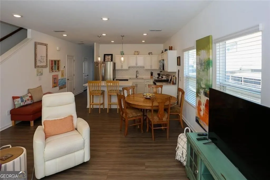 4101 Kingsbere Way — photo 4 of 42