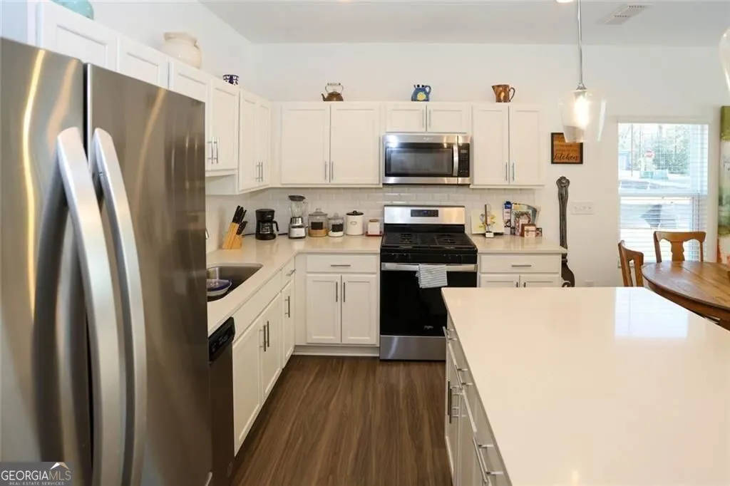4101 Kingsbere Way — photo 8 of 42