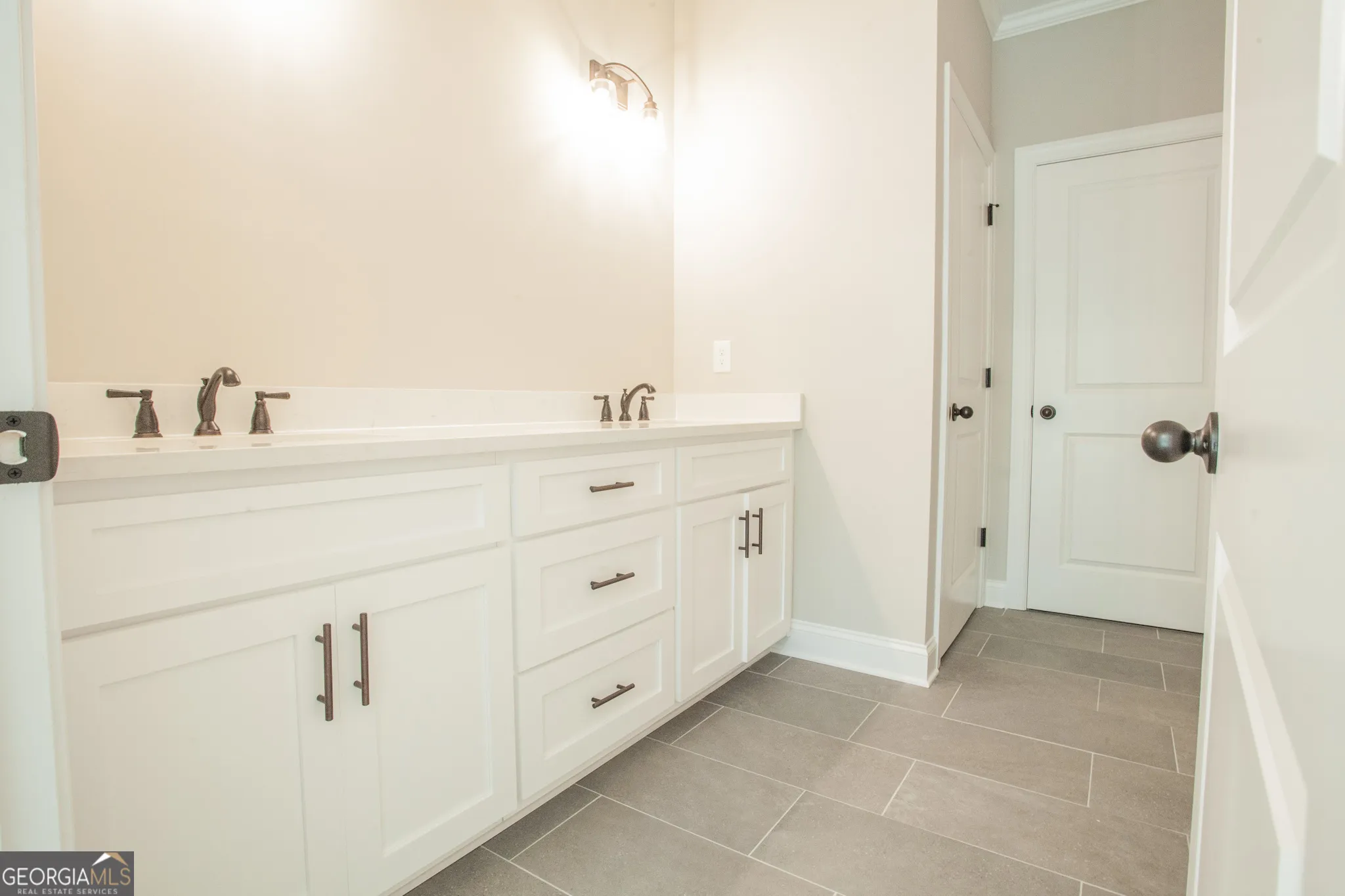 2163 Belcourt Dr — photo 7 of 27