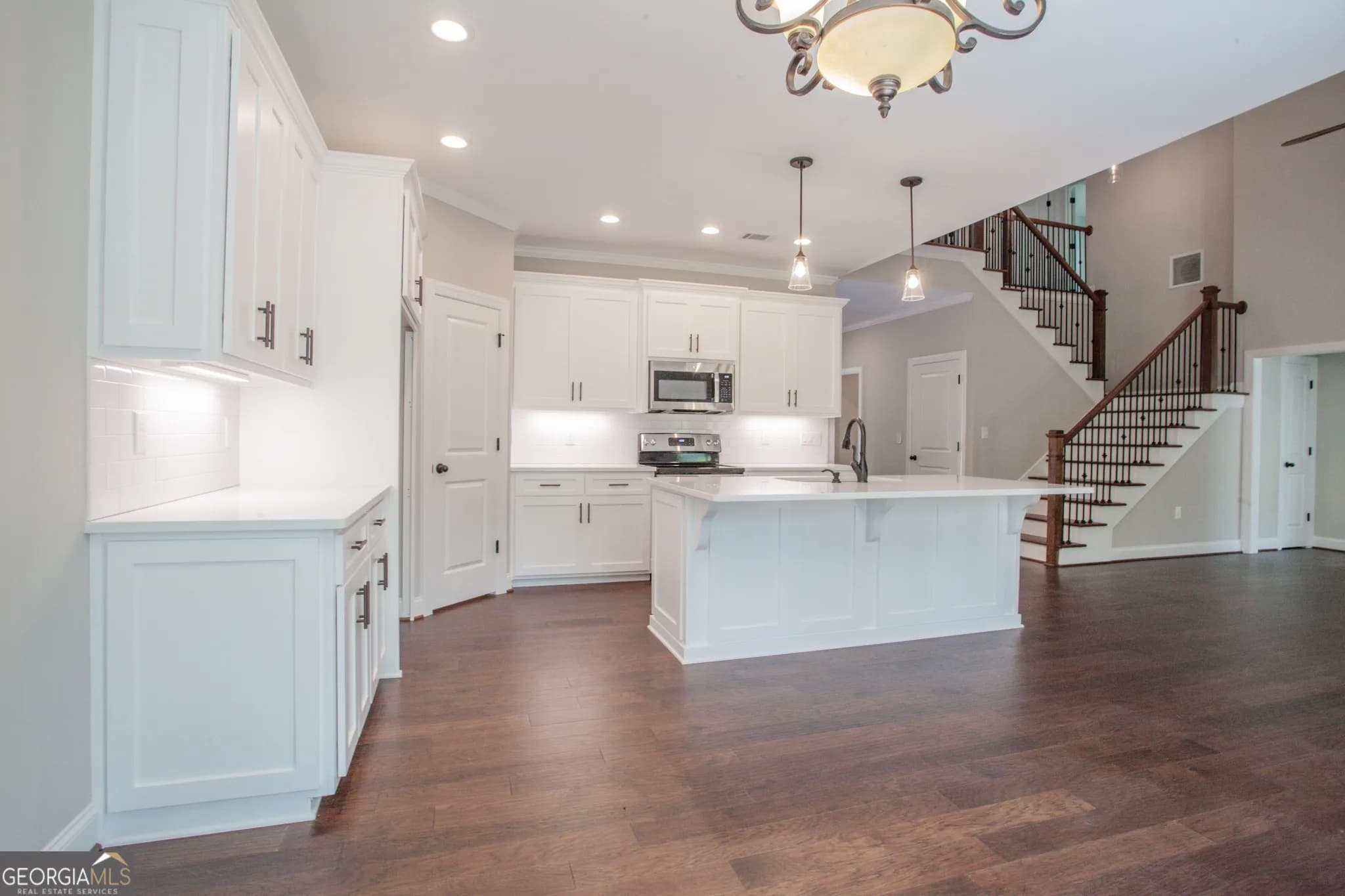 2163 Belcourt Dr — photo 3 of 27