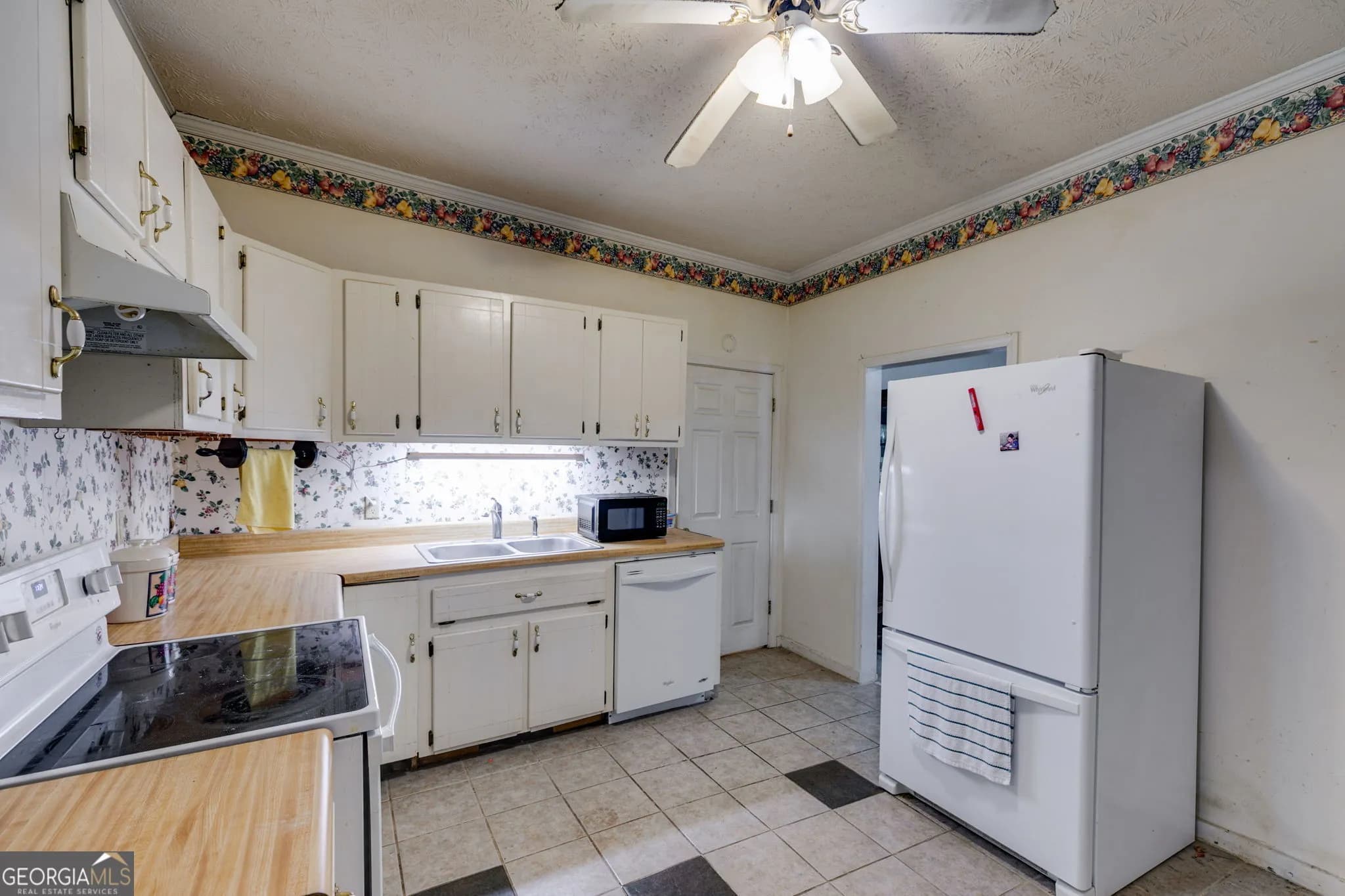 208 Georgia Ave S — photo 4 of 28