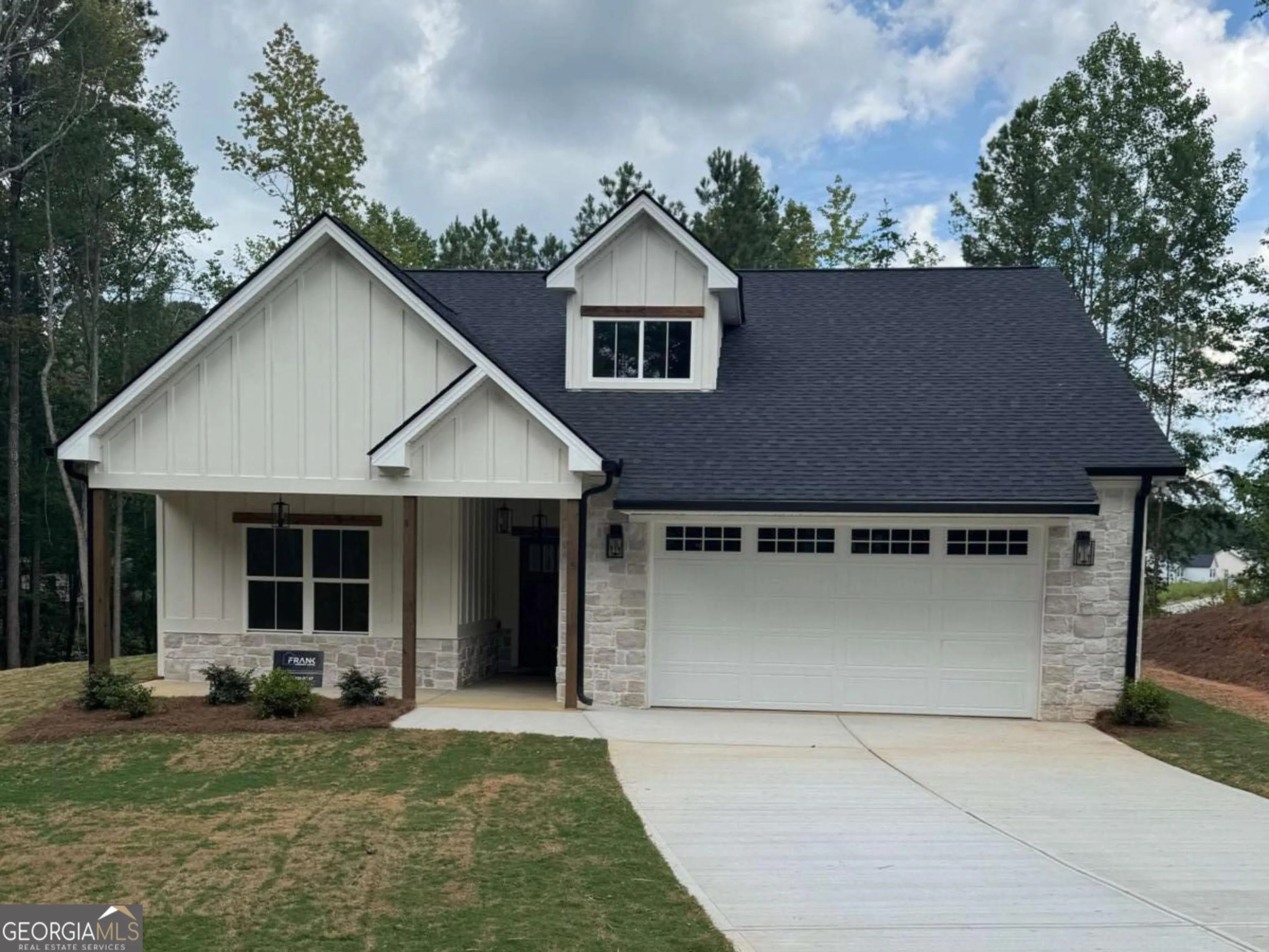 94 Hazel Ln — photo 2 of 4