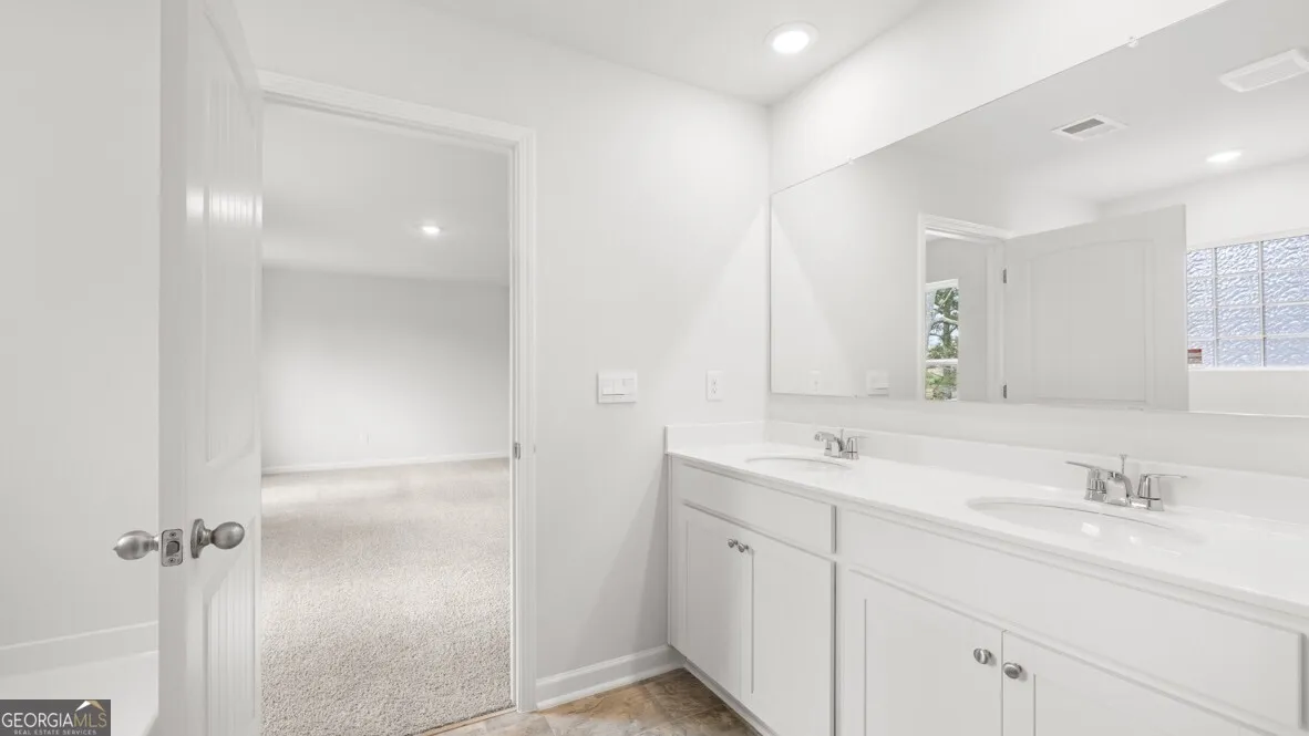 318 Thompson Ridge Ln — photo 15 of 37