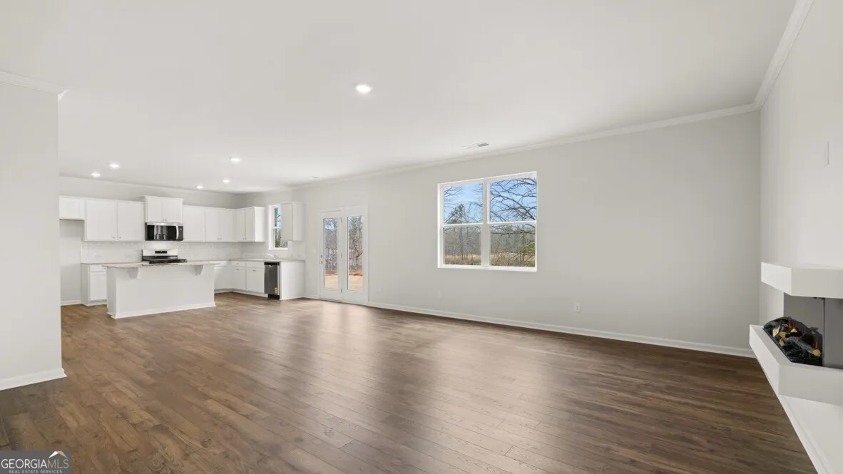 318 Thompson Ridge Ln — photo 5 of 37