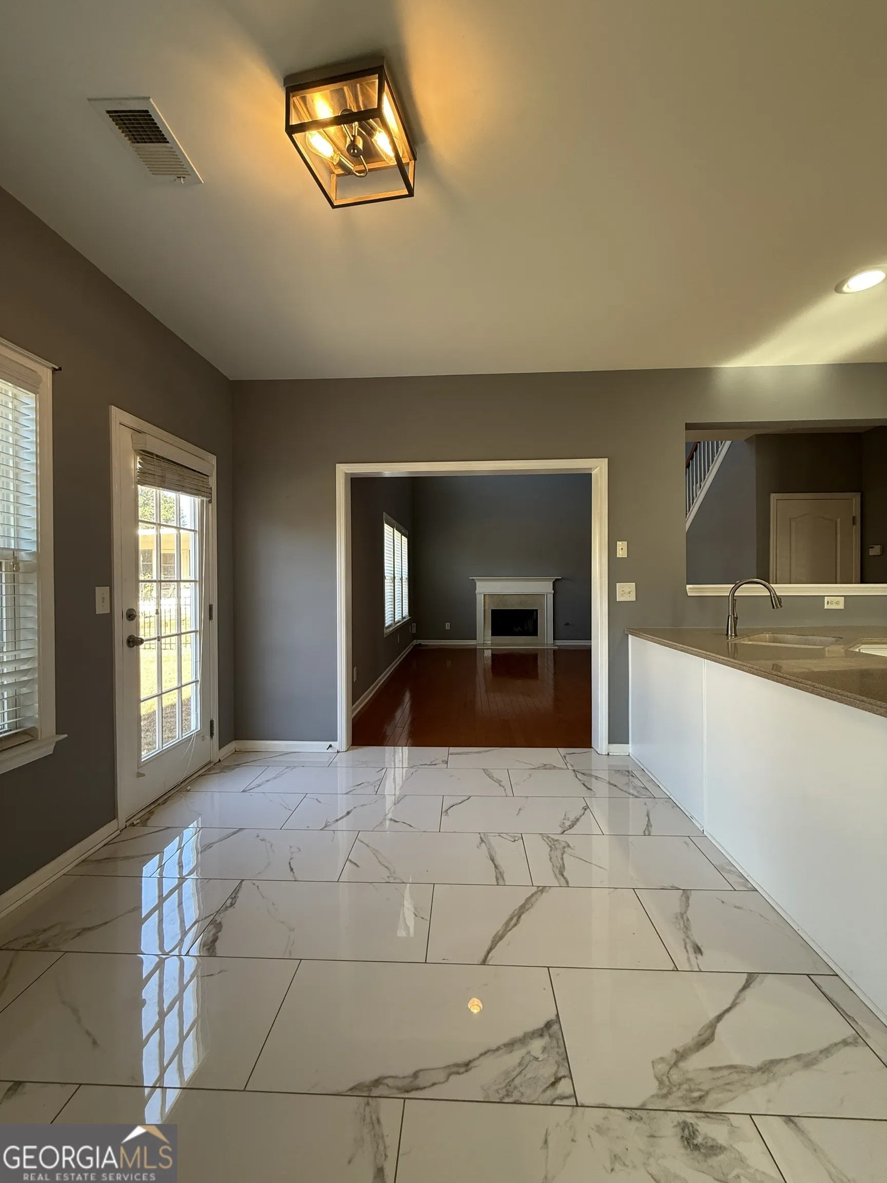 1009 S Creek Dr — photo 20 of 61