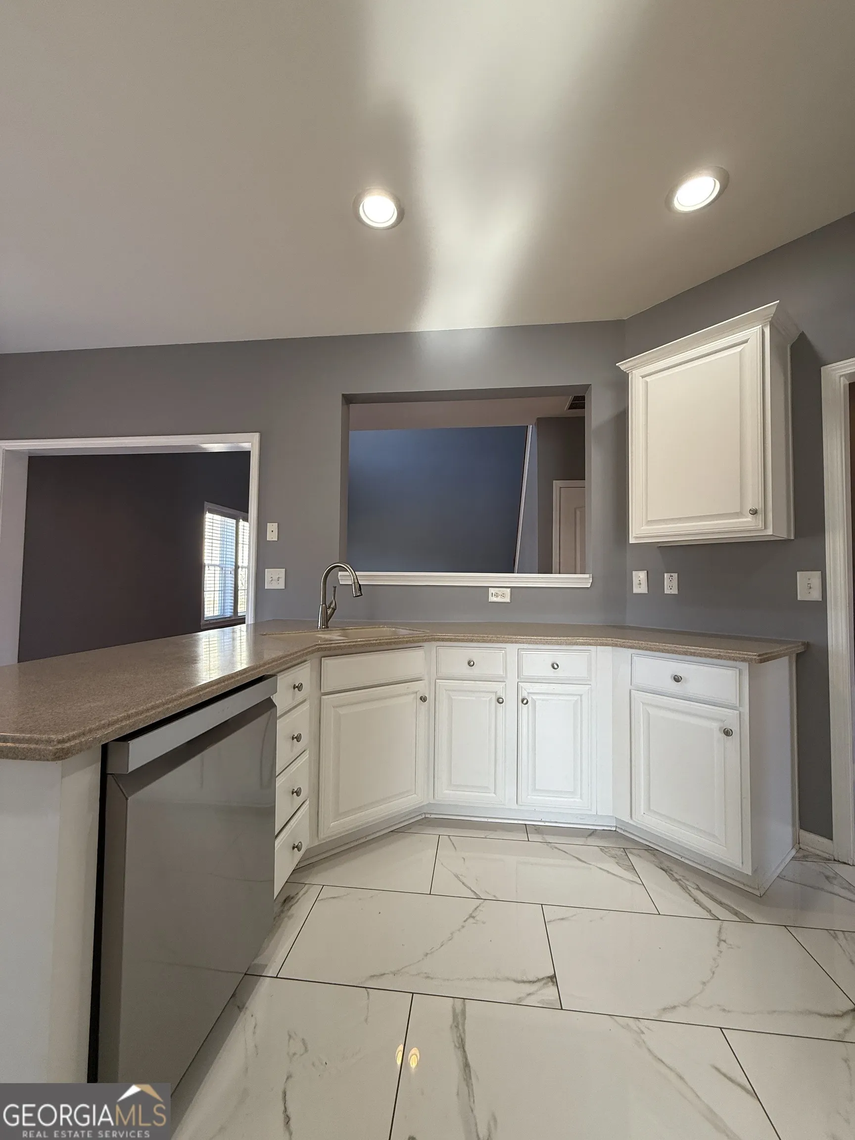 1009 S Creek Dr — photo 18 of 61