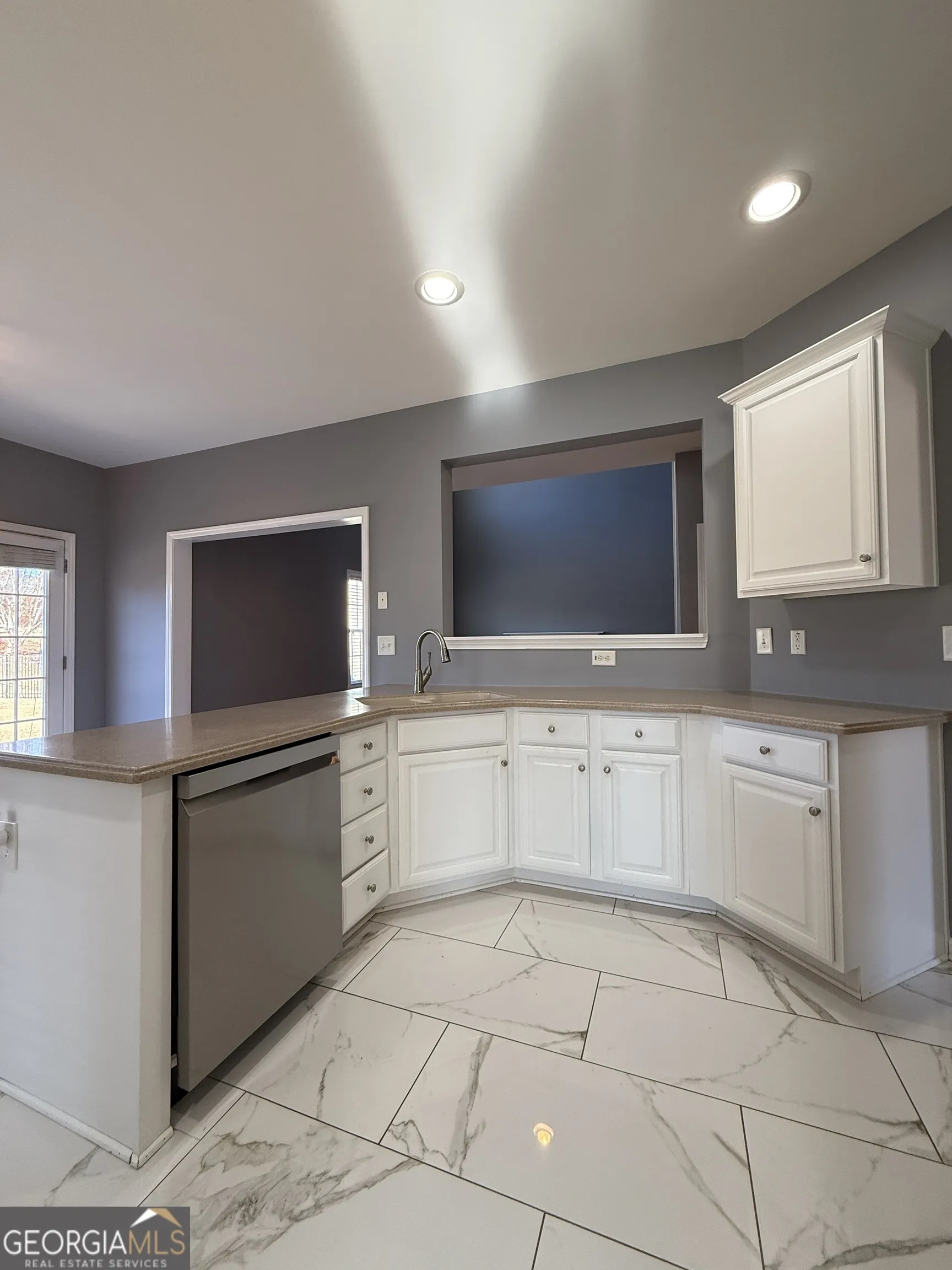 1009 S Creek Dr — photo 16 of 61