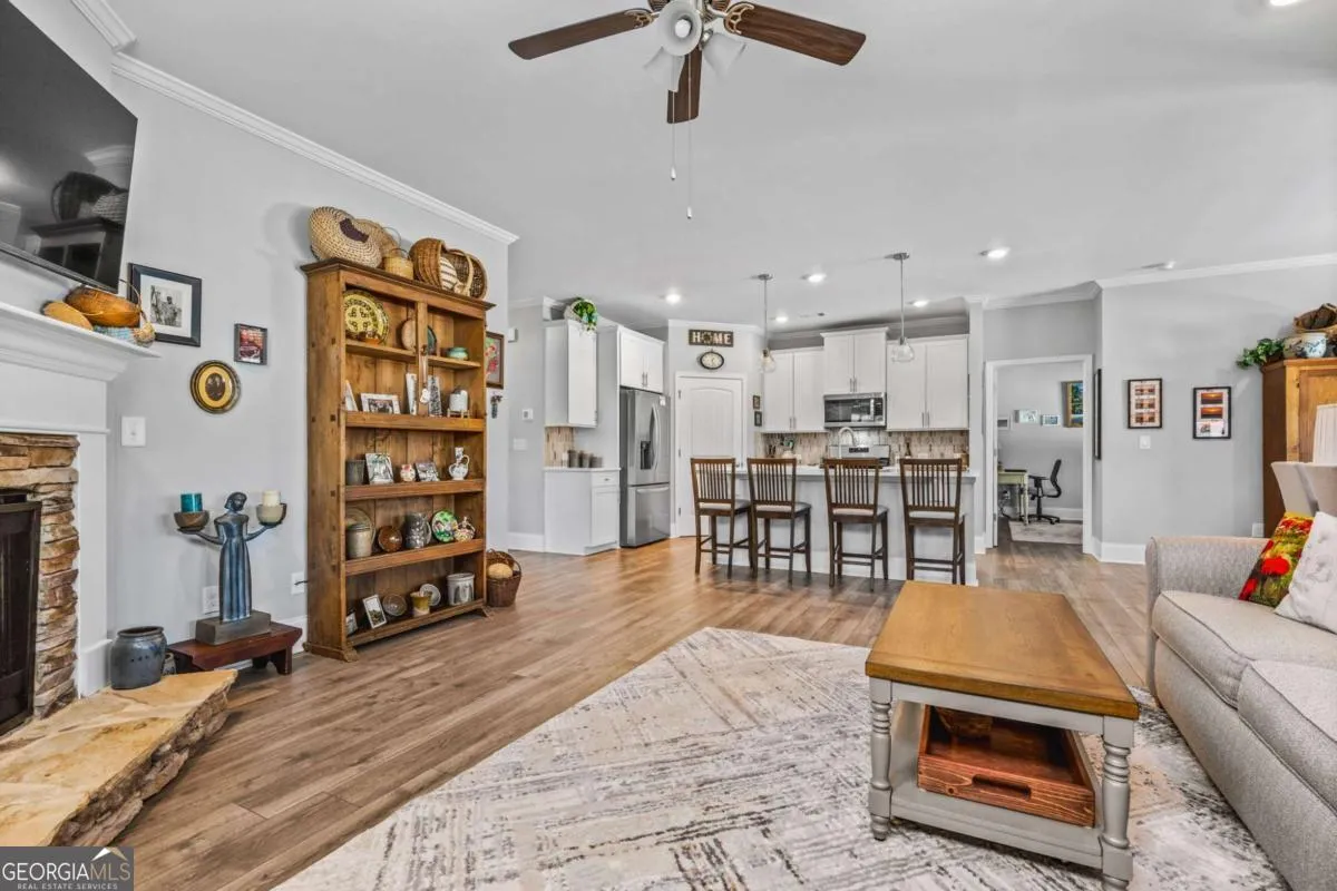 173 Four Seasons Blvd — photo 5 of 38