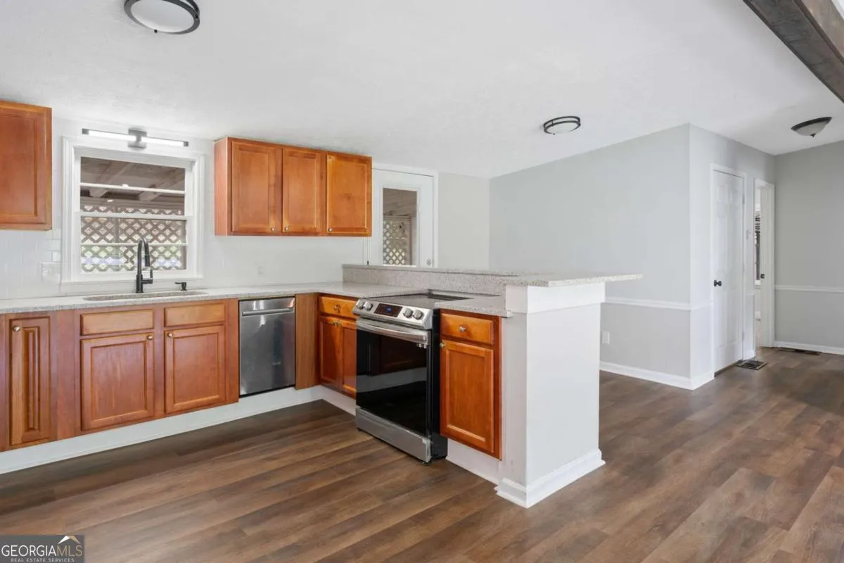 119 Mcbee St — photo 4 of 30