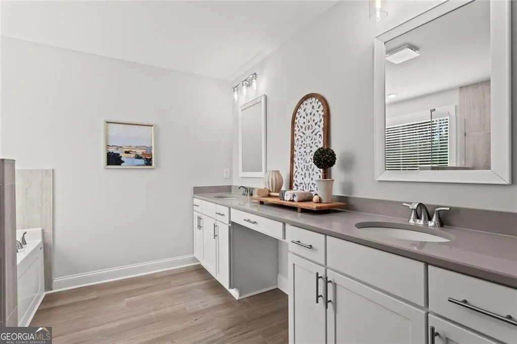 90 Riverwalk Manor Dr — photo 17 of 39