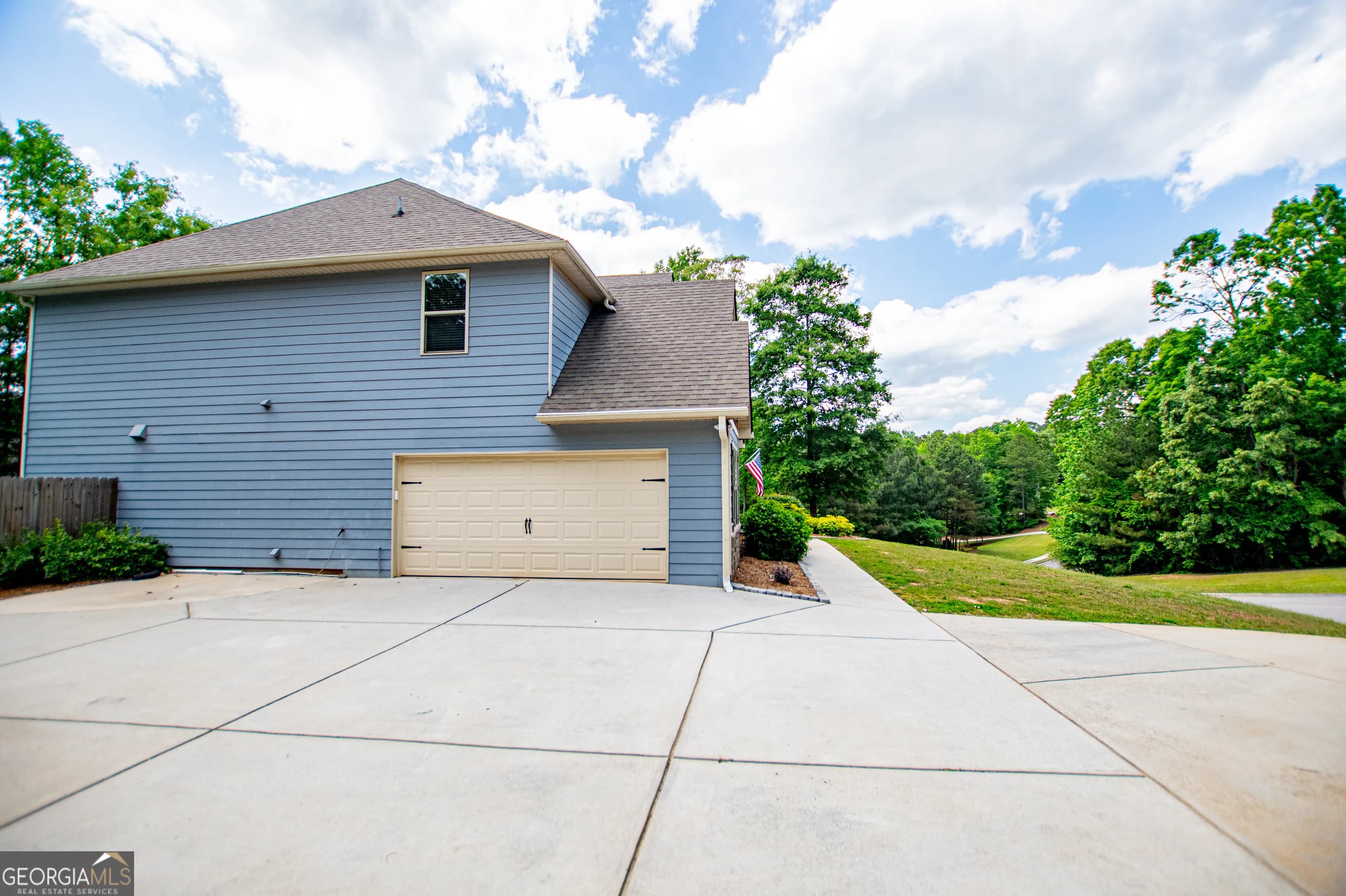 201 Overton Pt — photo 8 of 107