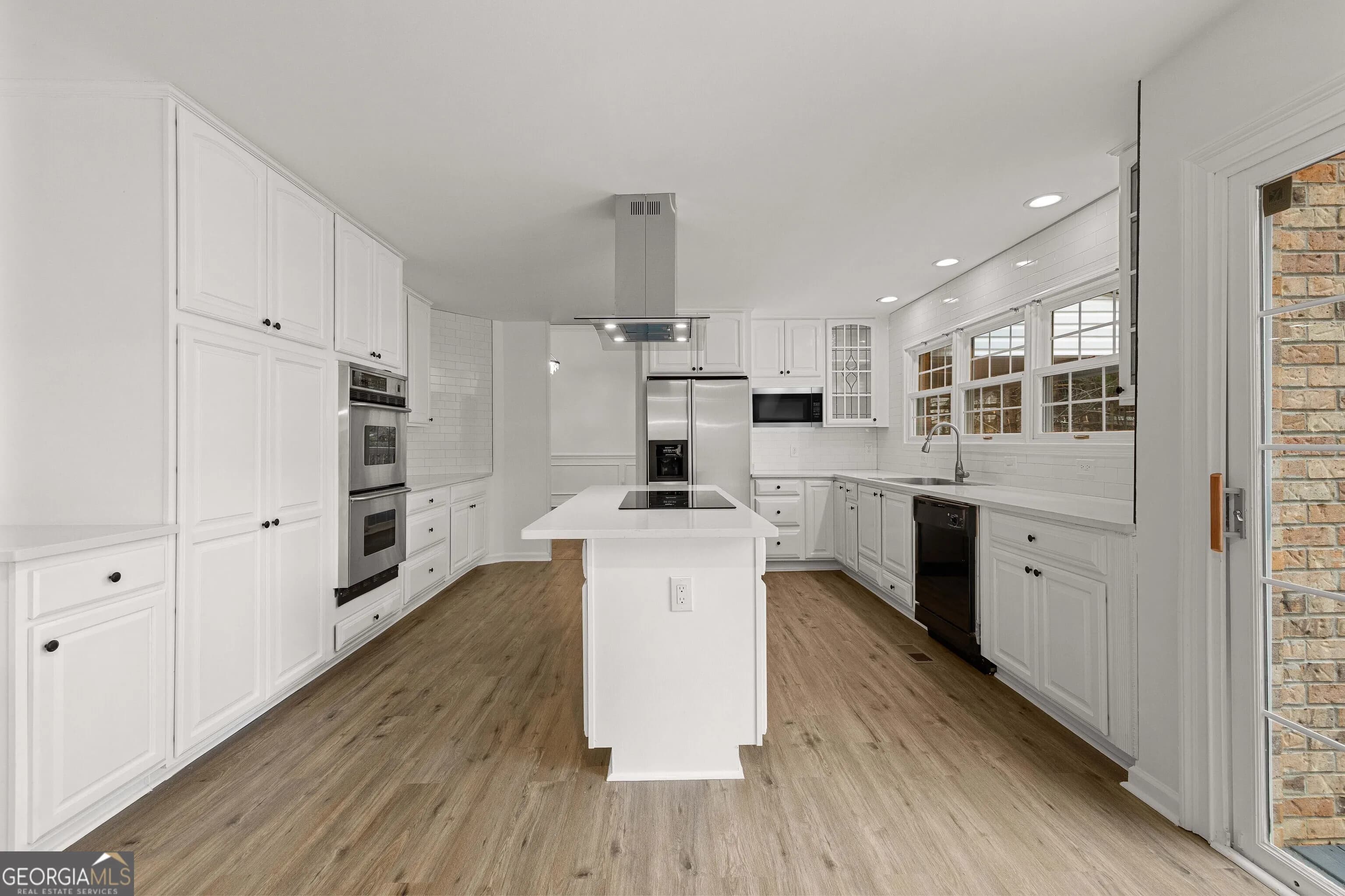 5302 Greenway Dr — photo 7 of 81