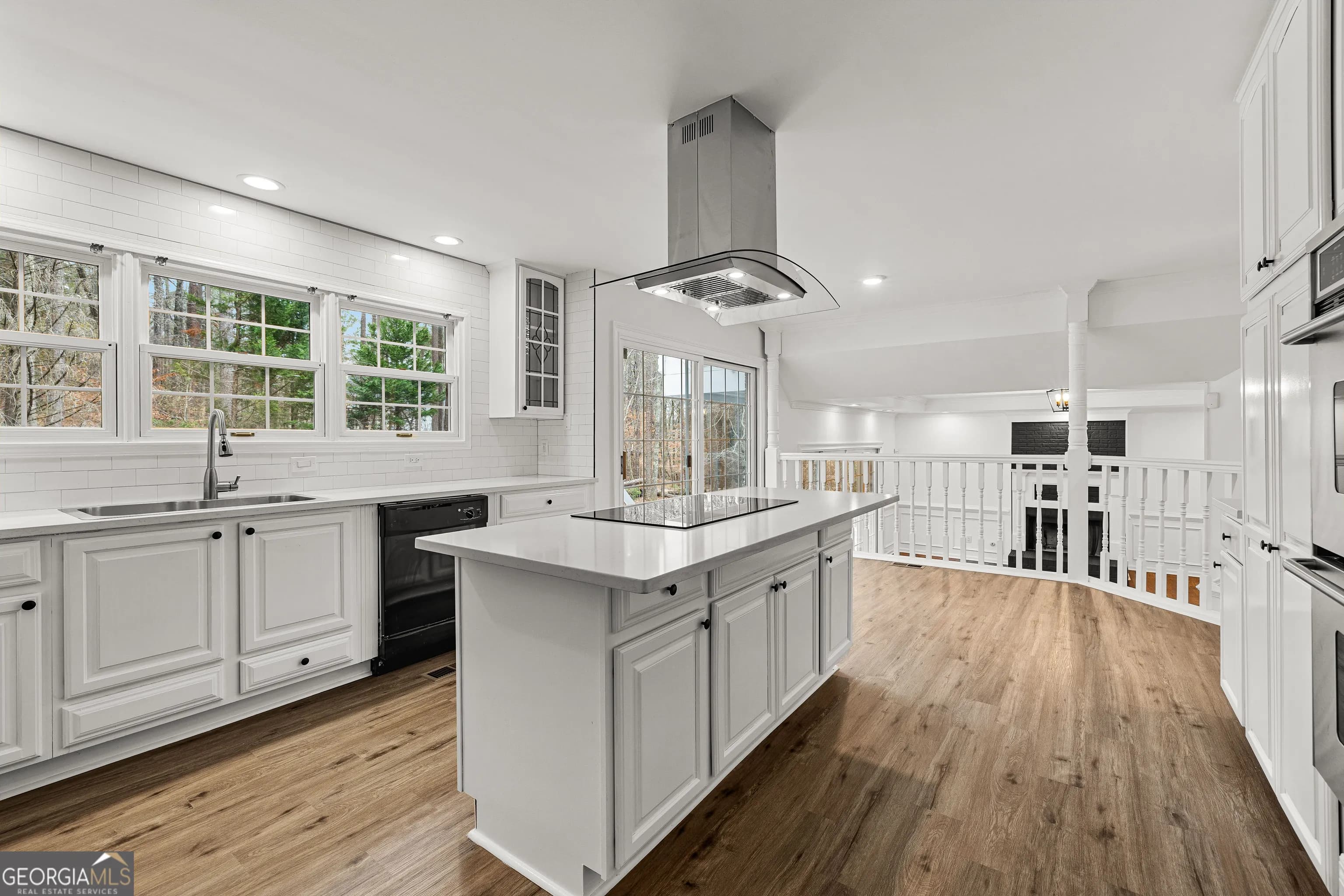 5302 Greenway Dr — photo 6 of 81