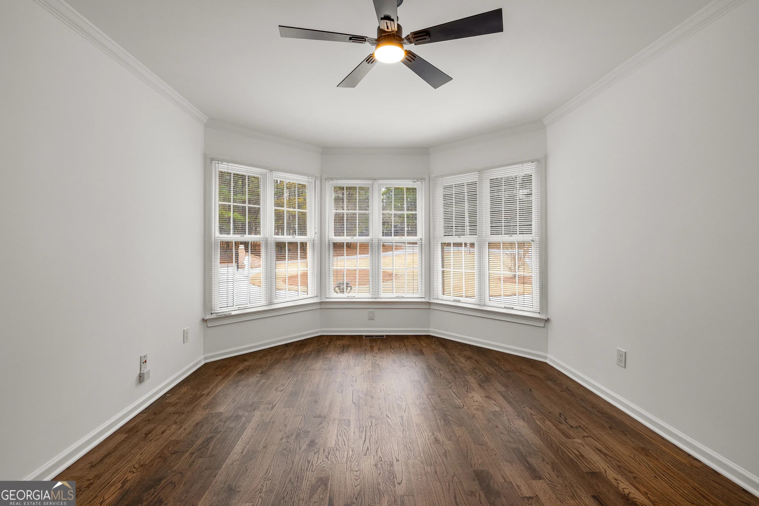 5302 Greenway Dr — photo 15 of 81