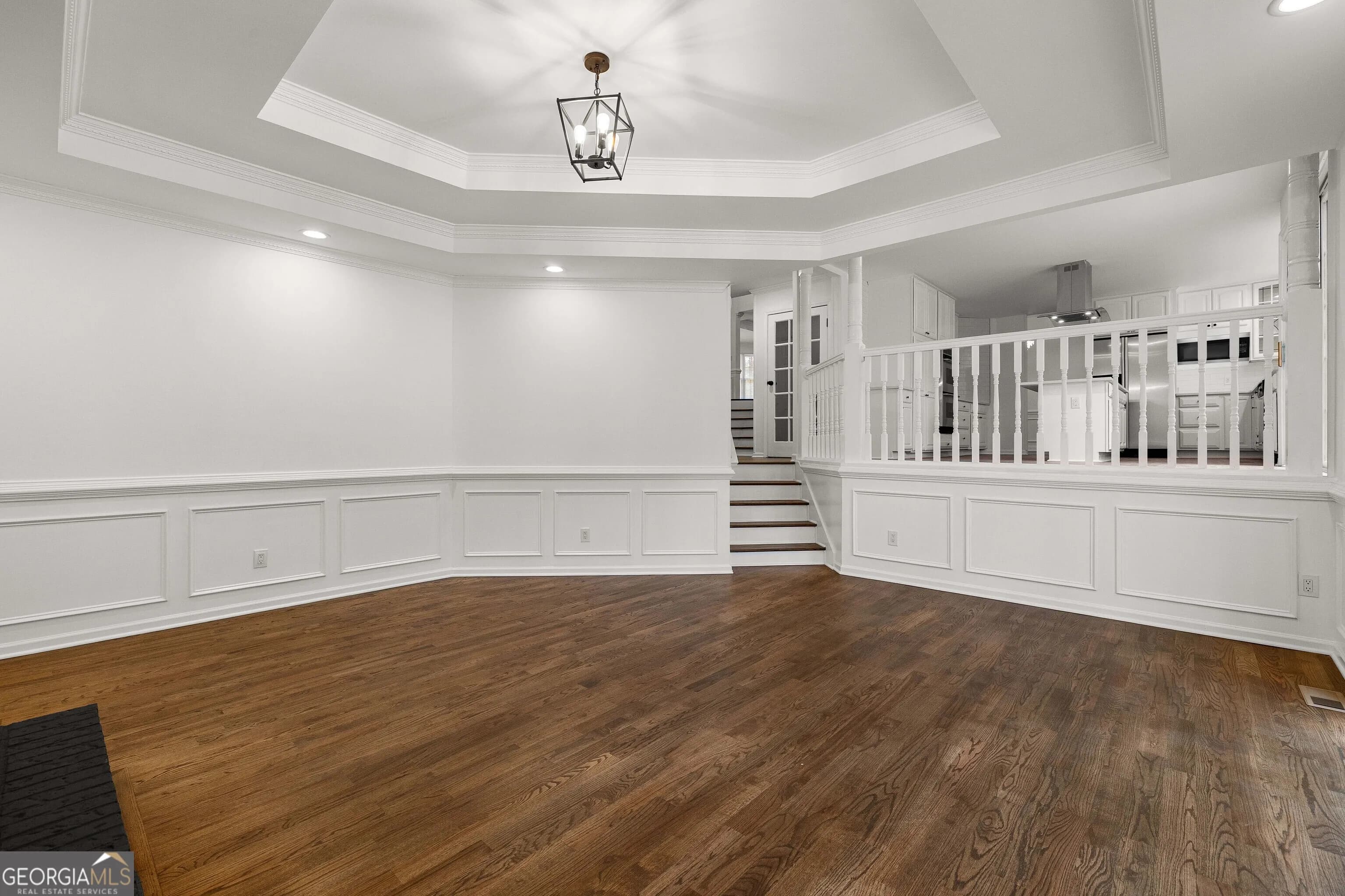 5302 Greenway Dr — photo 11 of 81
