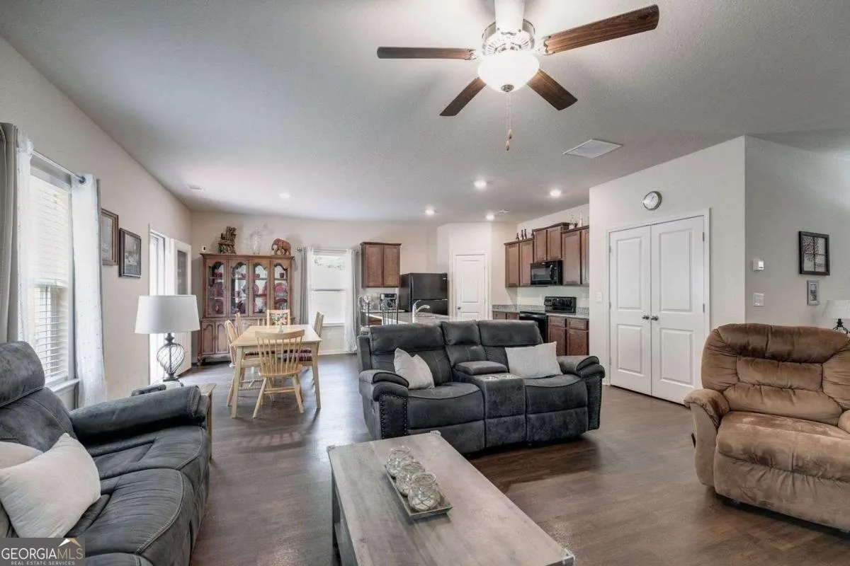 1018 Nandina Ct — photo 10 of 23