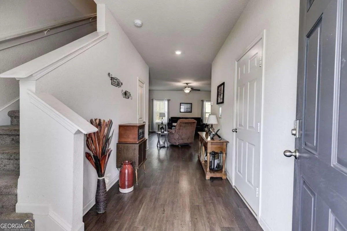 1018 Nandina Ct — photo 3 of 23