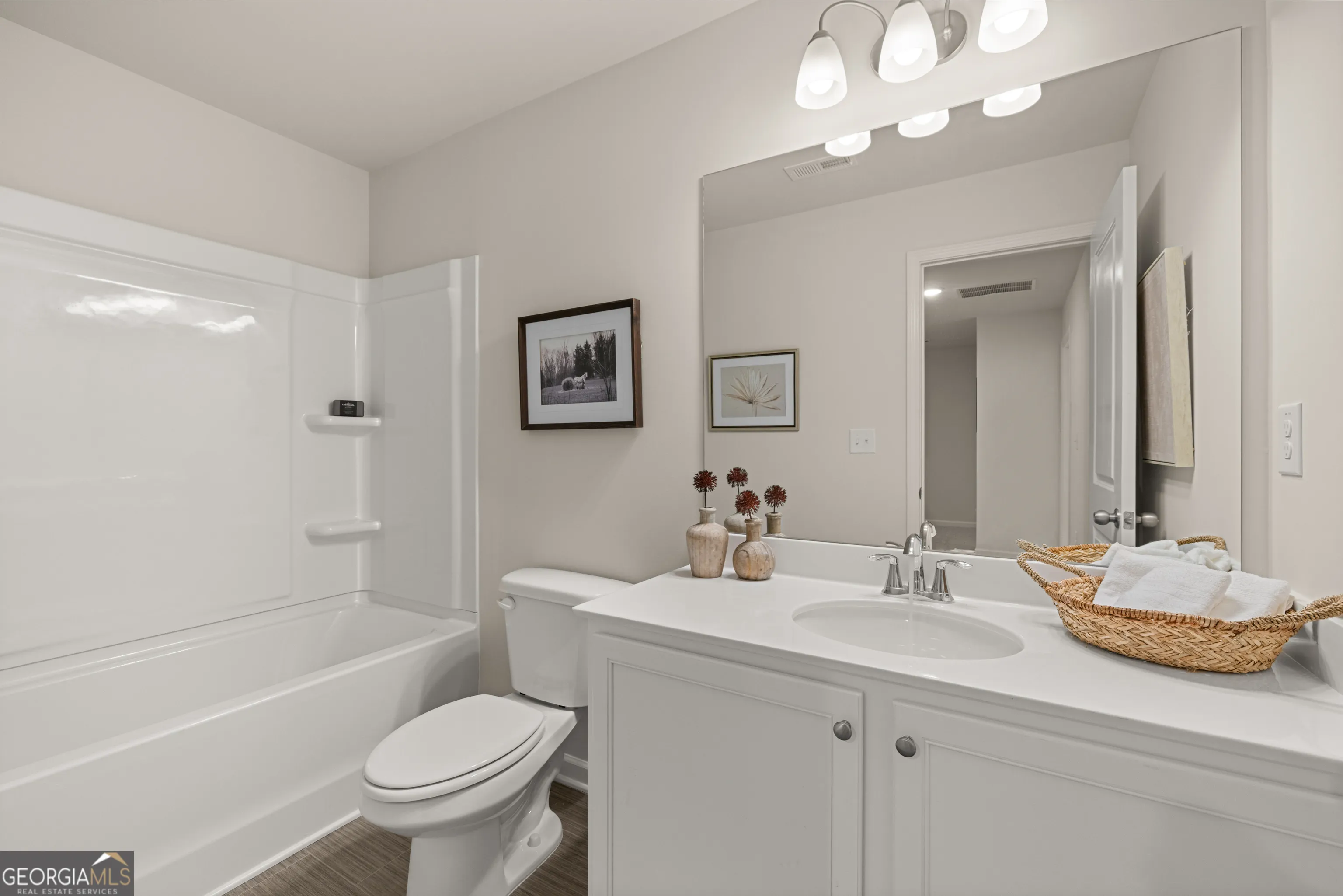 1042 Merritt Dr — photo 10 of 24