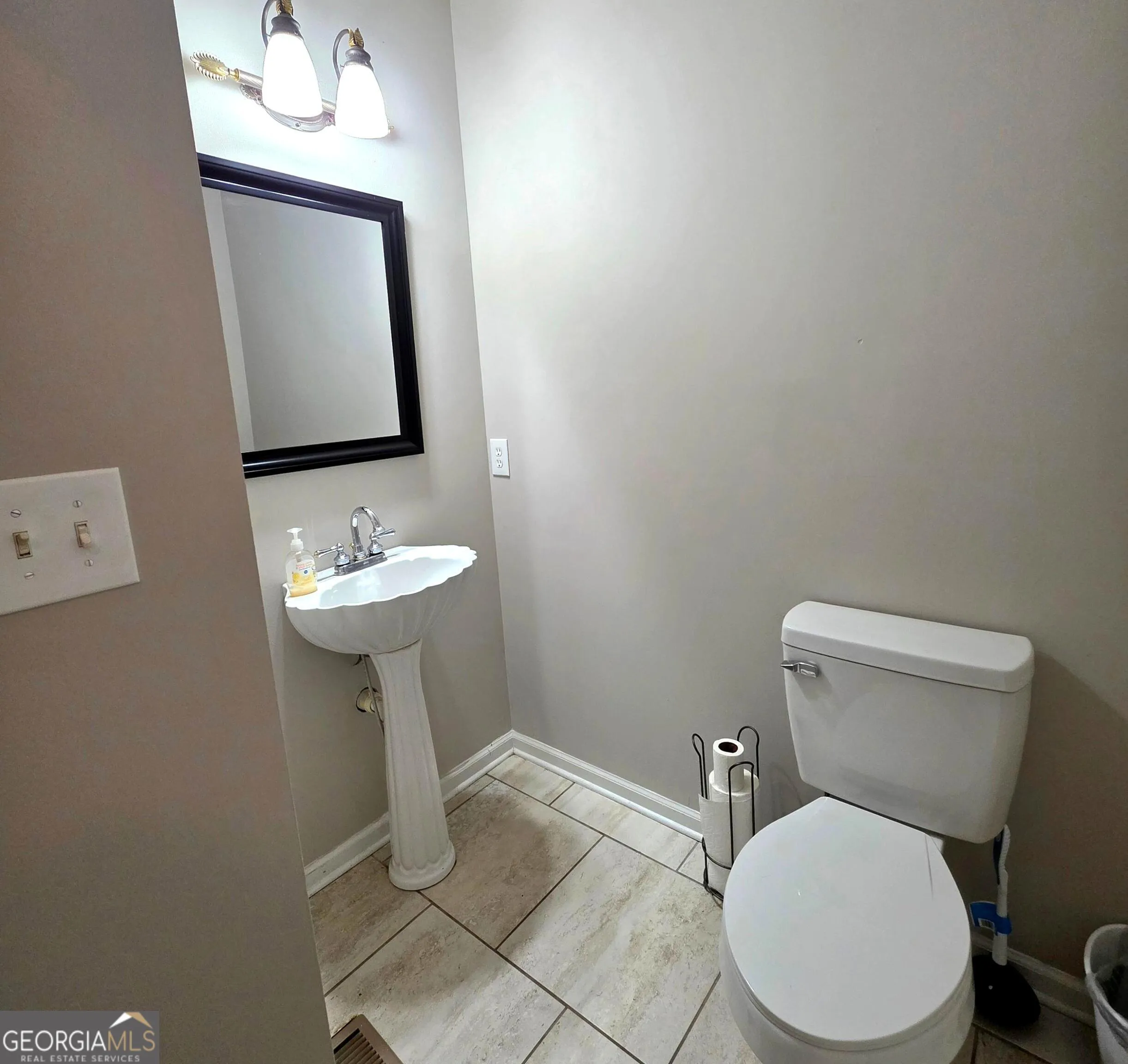 3117 Fairmond Ct — photo 4 of 20