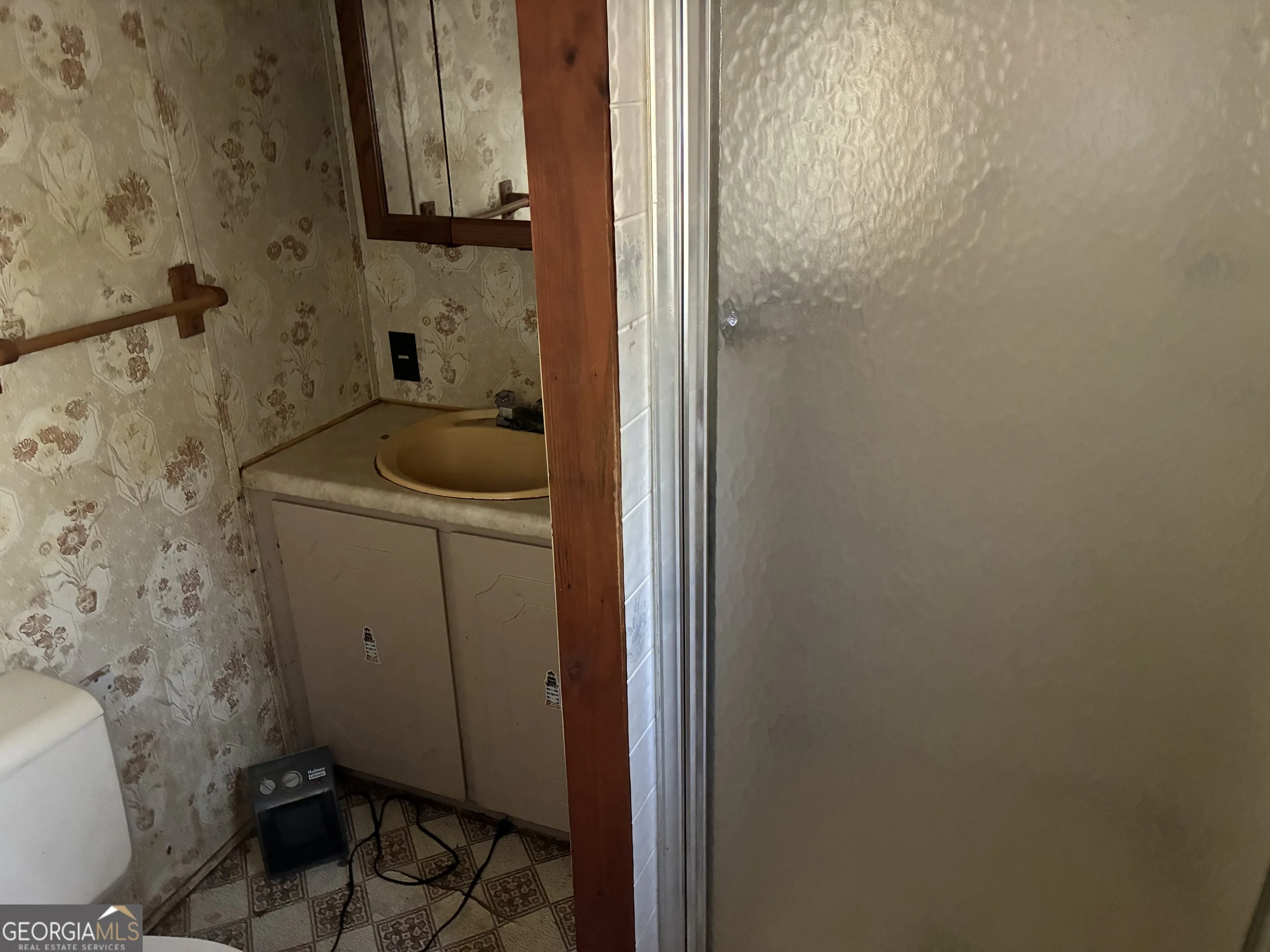 208 Manors Mill Rd — photo 7 of 26
