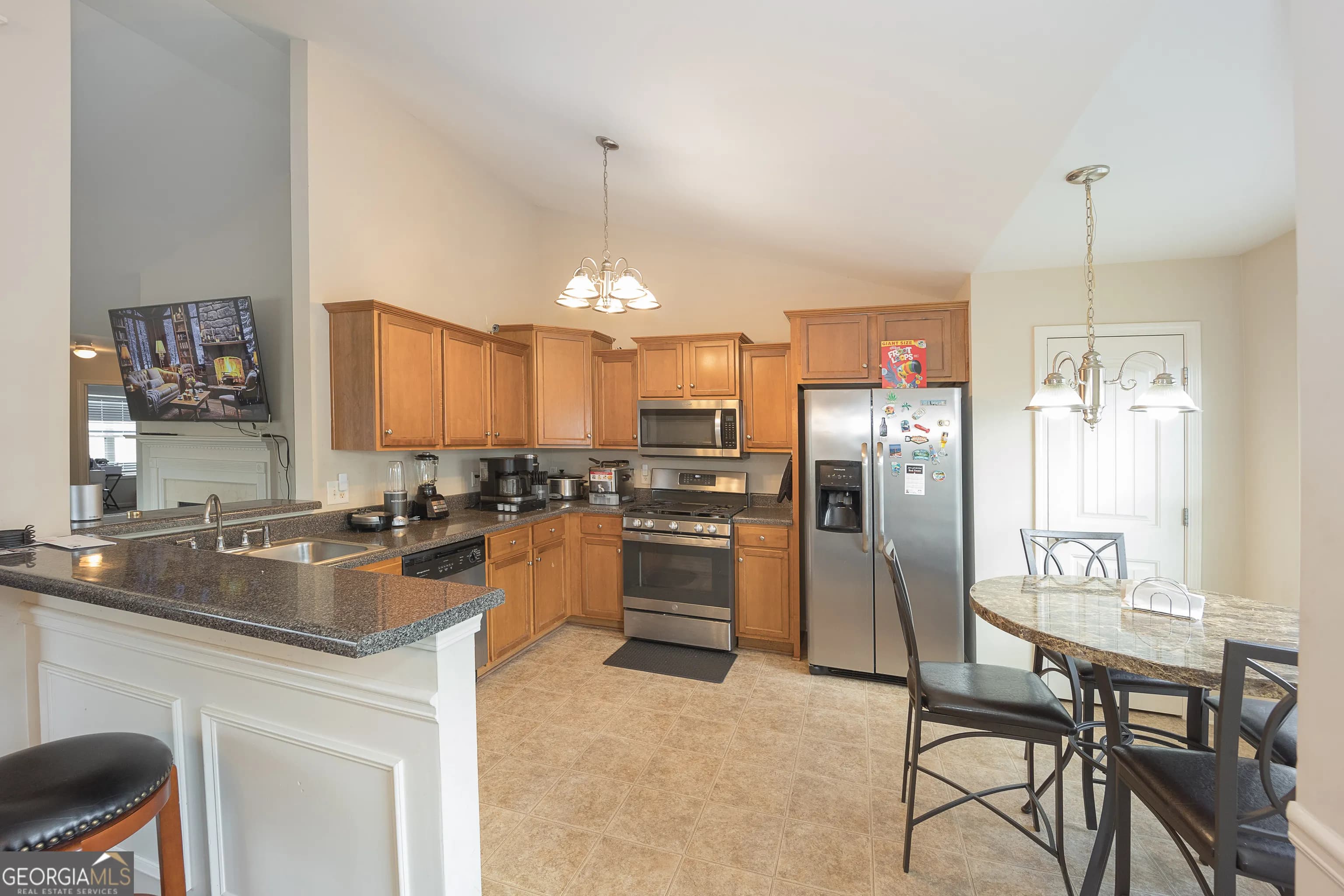 1066 Mcduffie Cir — photo 4 of 55