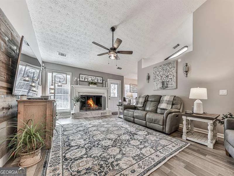 162 Old Burnt Hickory Rd — photo 2 of 23
