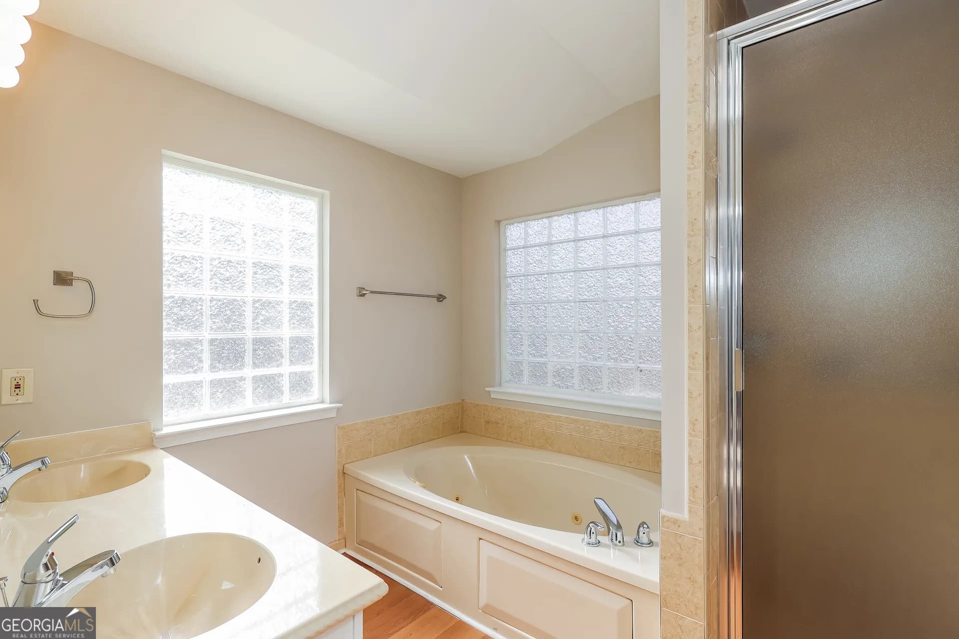 5675 Stewart Woods Dr — photo 4 of 23