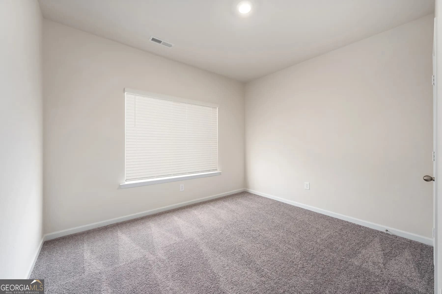 662 Mackenzie Cv — photo 4 of 13