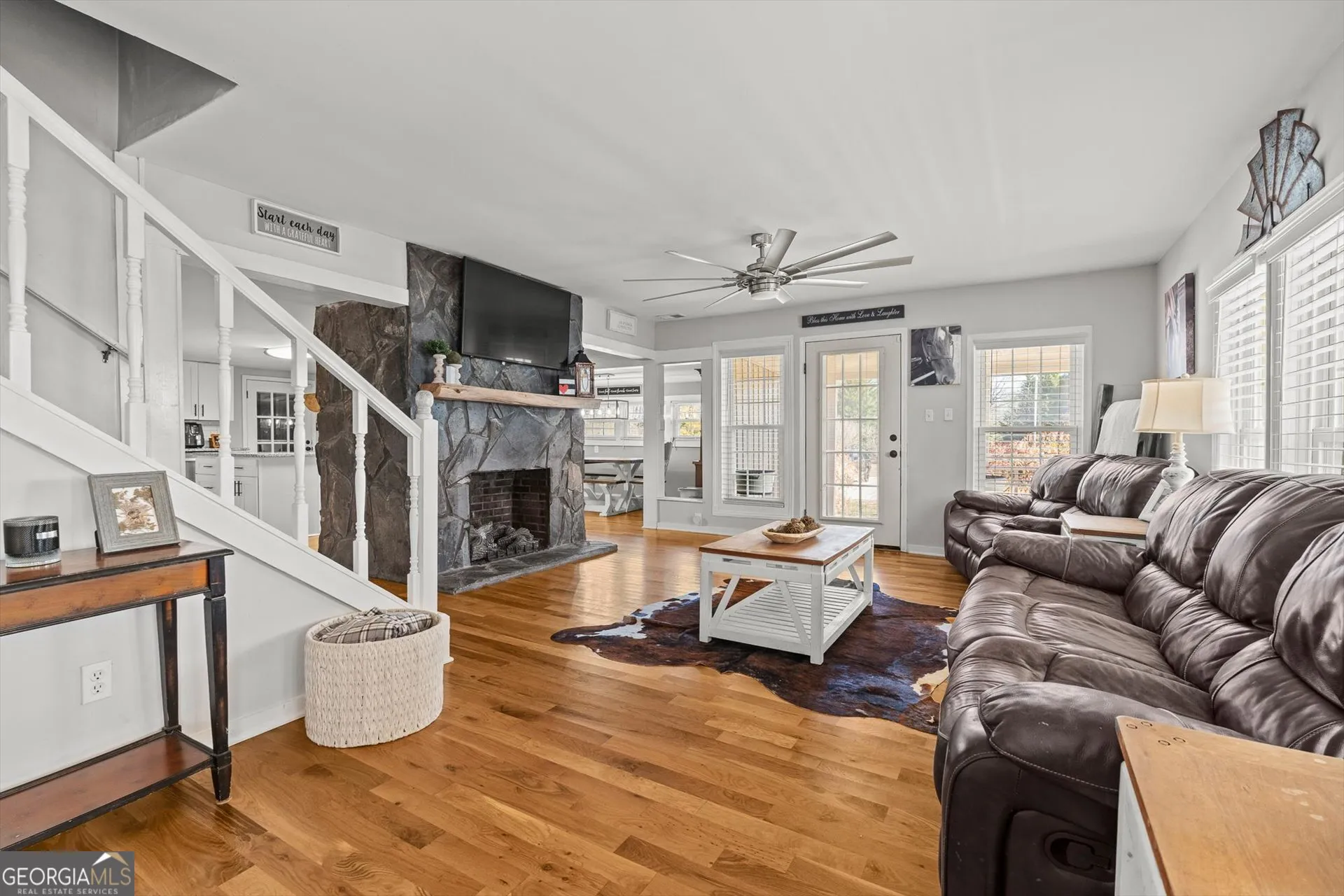 333 Davis Rd — photo 5 of 65